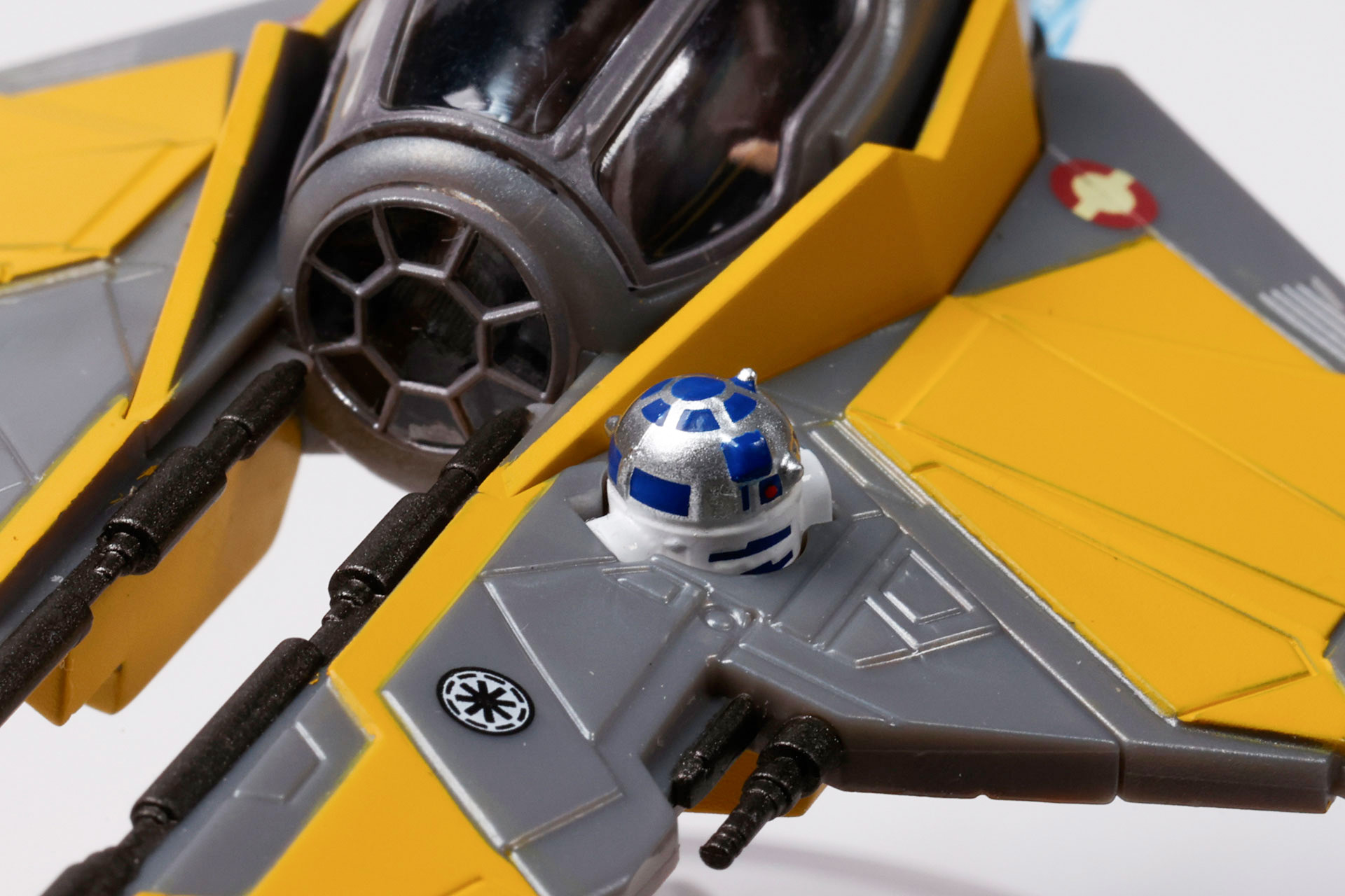 機体にはR2-D2が乗り込んでいる