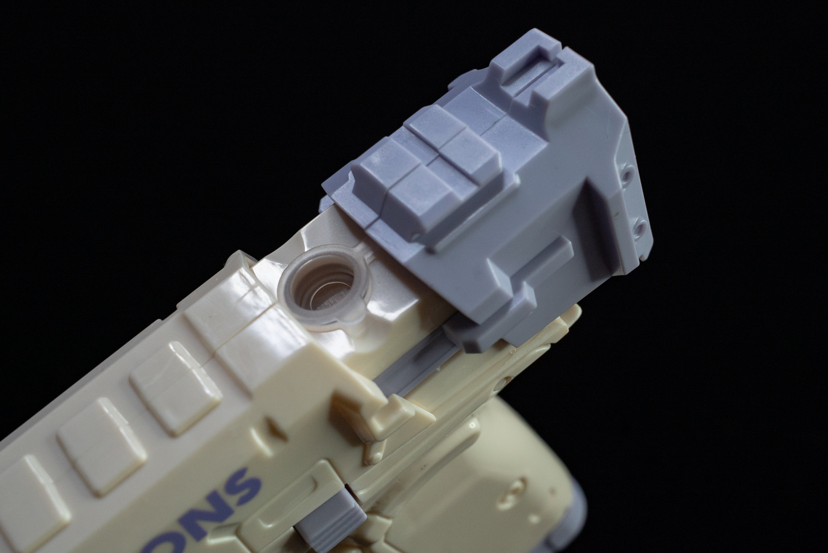 スライドを引くと吸水口が現れるぞ