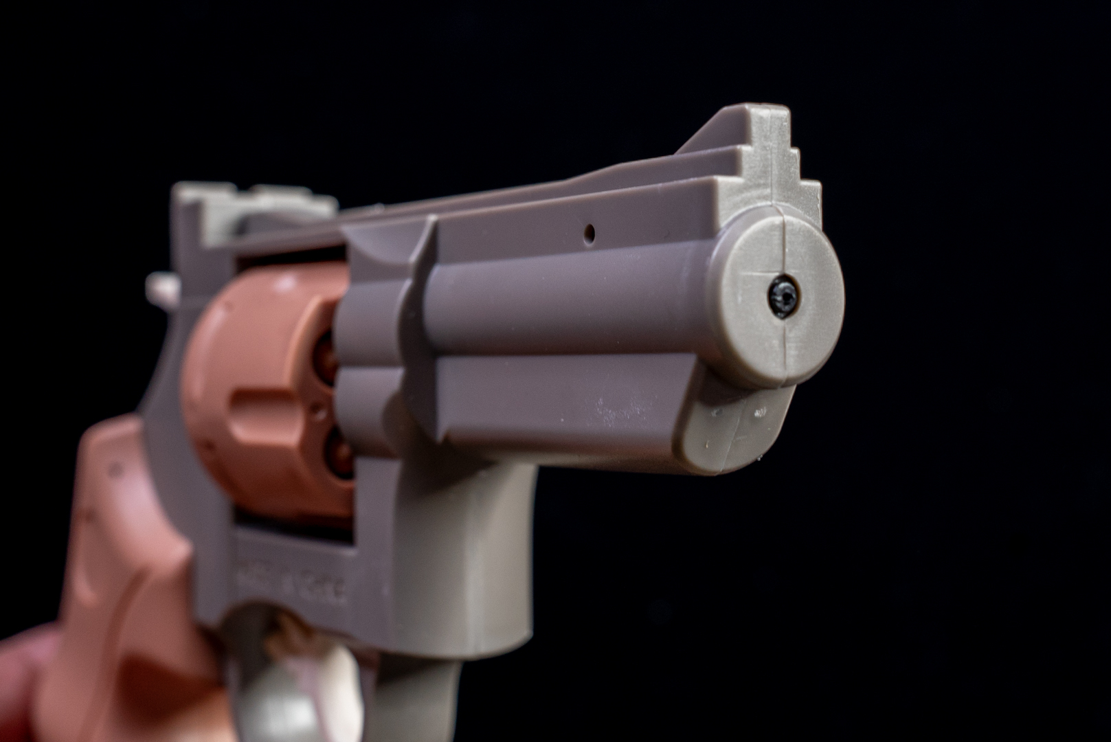 ノズル部分は小さいので大容量は発射できないが、そもそもタンク容量が小さいのでこれくらいが無難