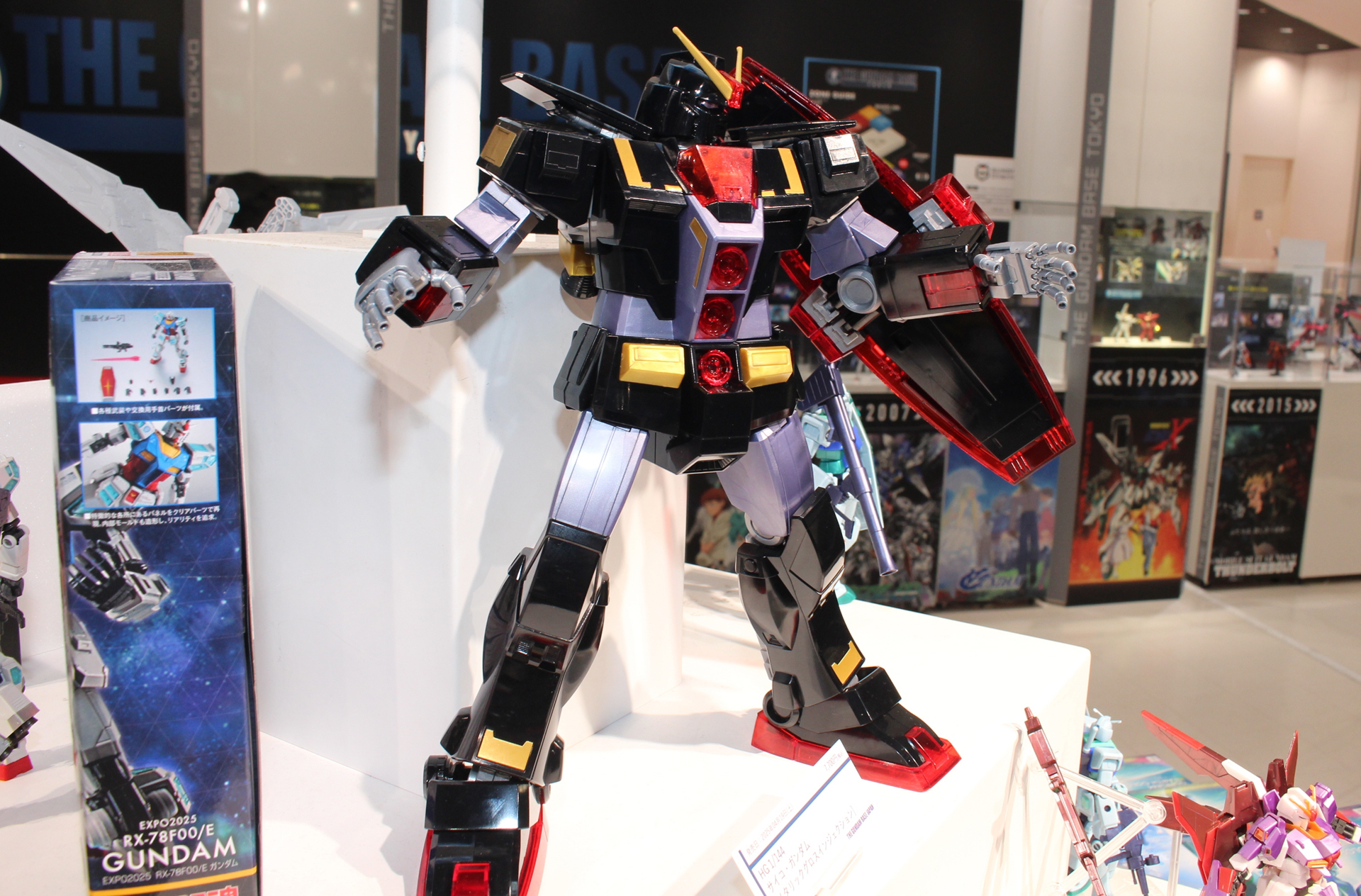 サイズは1/144スケールで全高約290mmという大きさを誇る