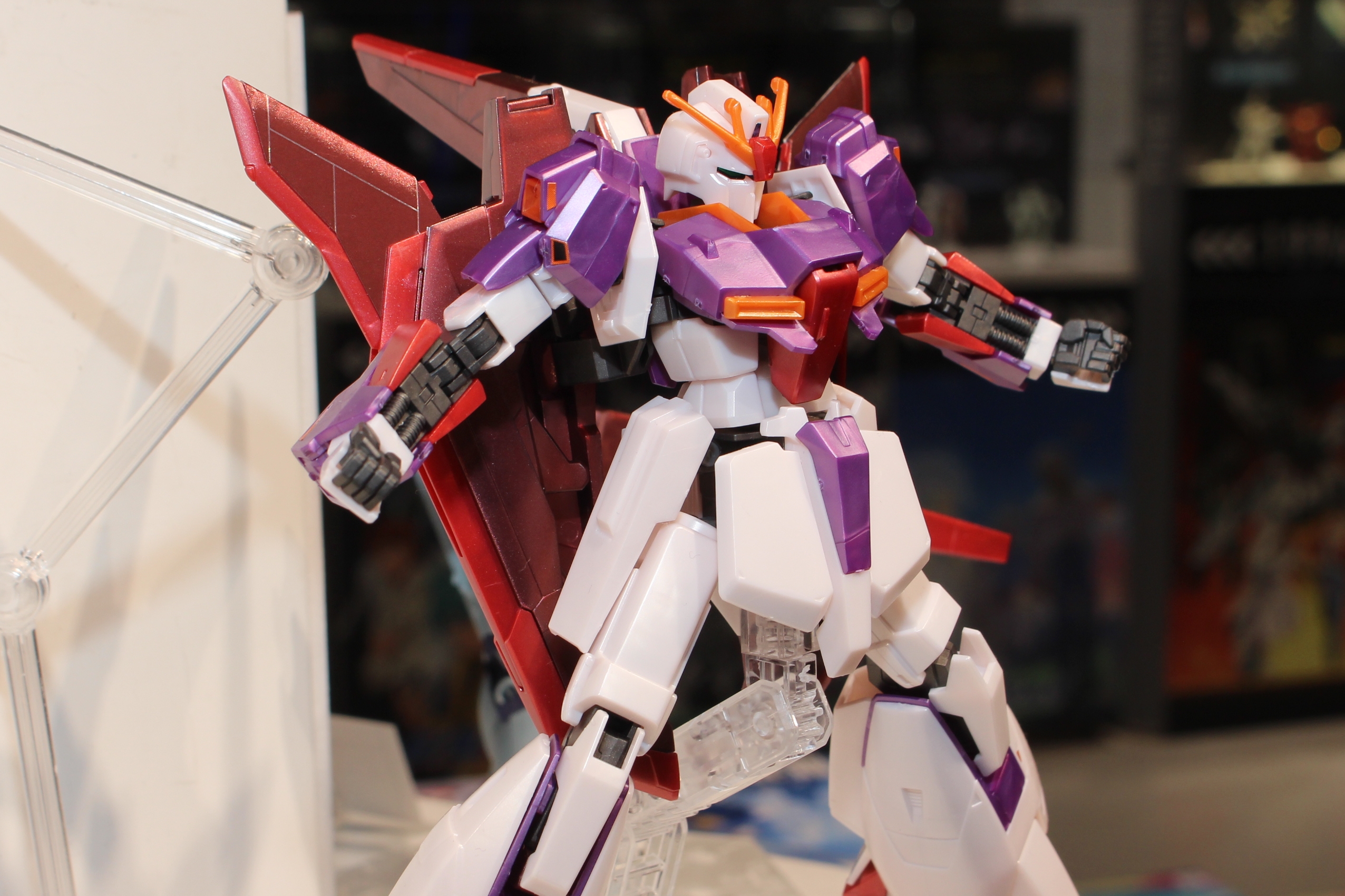 変形は差し替えによって行うため、MS形態のプロポーションや可動のクオリティは高いものとなっている