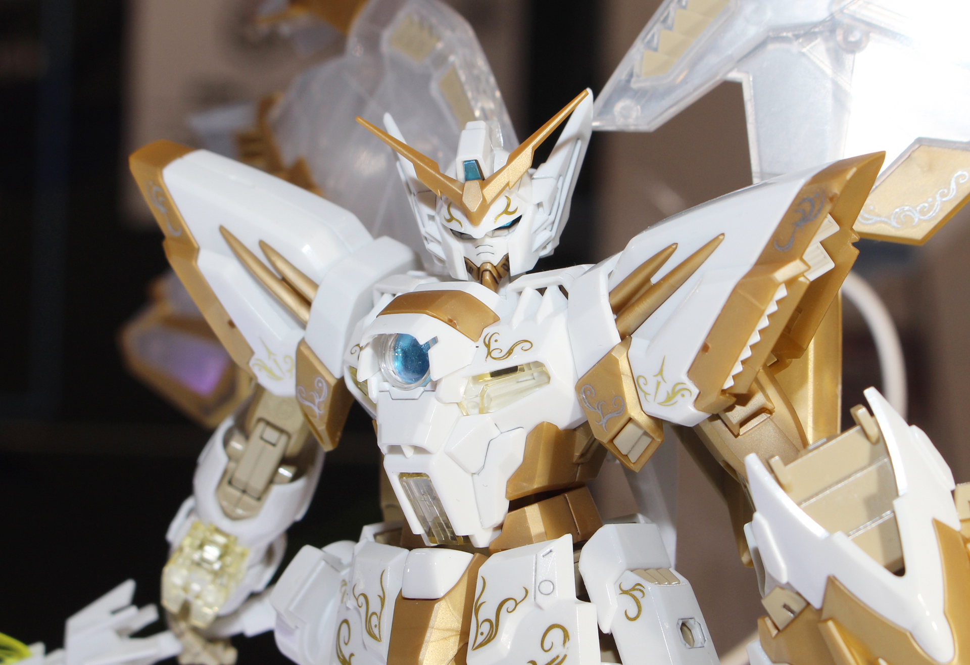 CROSS CONTRAST COLORSのスタイルでデザインされたガンダムエピオン