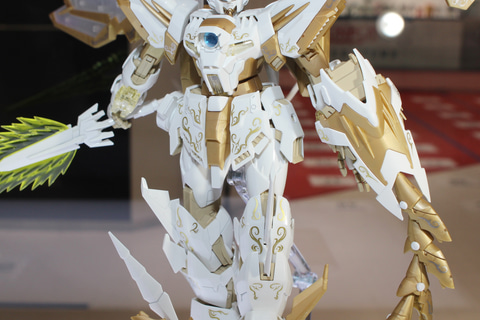 特別企画】白とゴールドが神々しい「MG 1/100 ガンダムエピオン