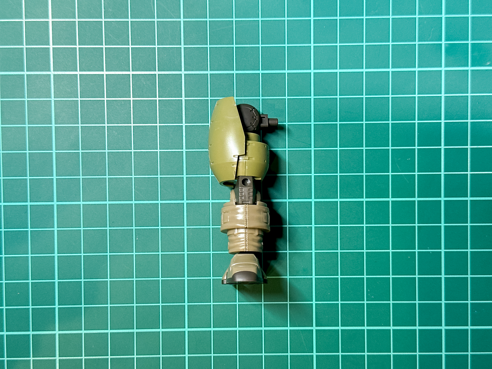 脚部パーツの脛部分は布表現となっています。