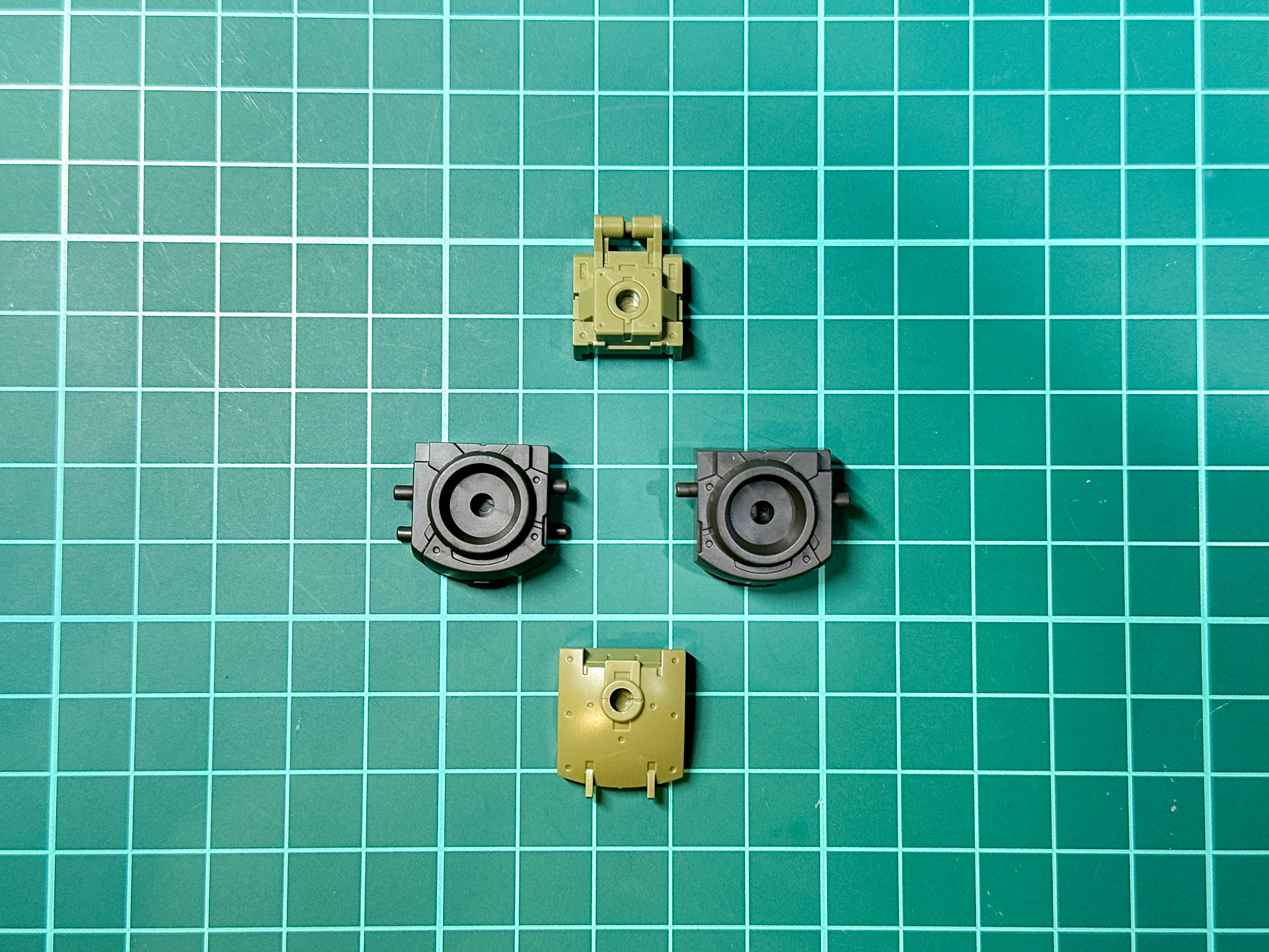 腰部パーツは4パーツと最小限のパーツ構成です。