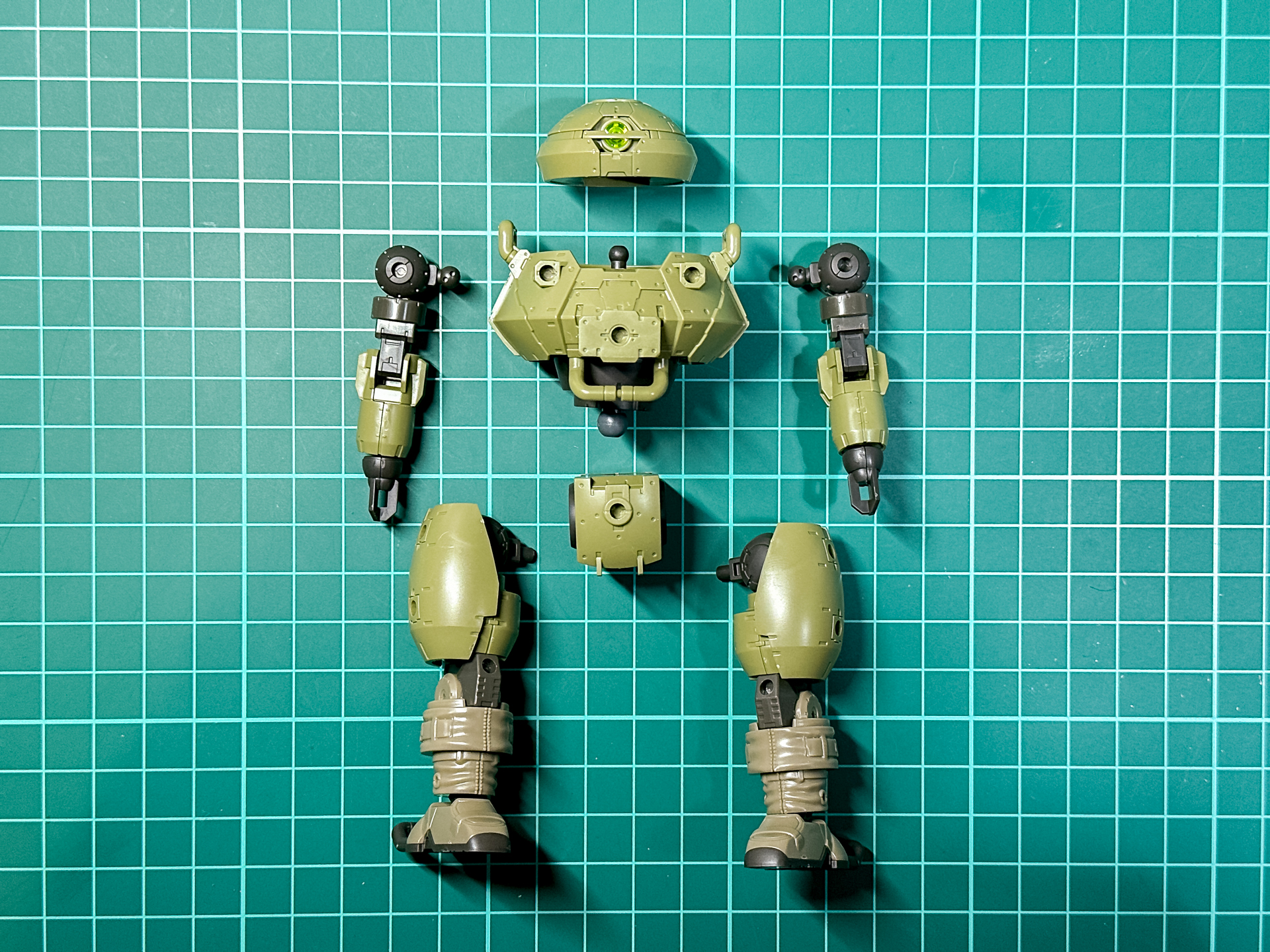 素体の接続方法は脚部が軸接続、その他はボールジョイントによる接続となります。