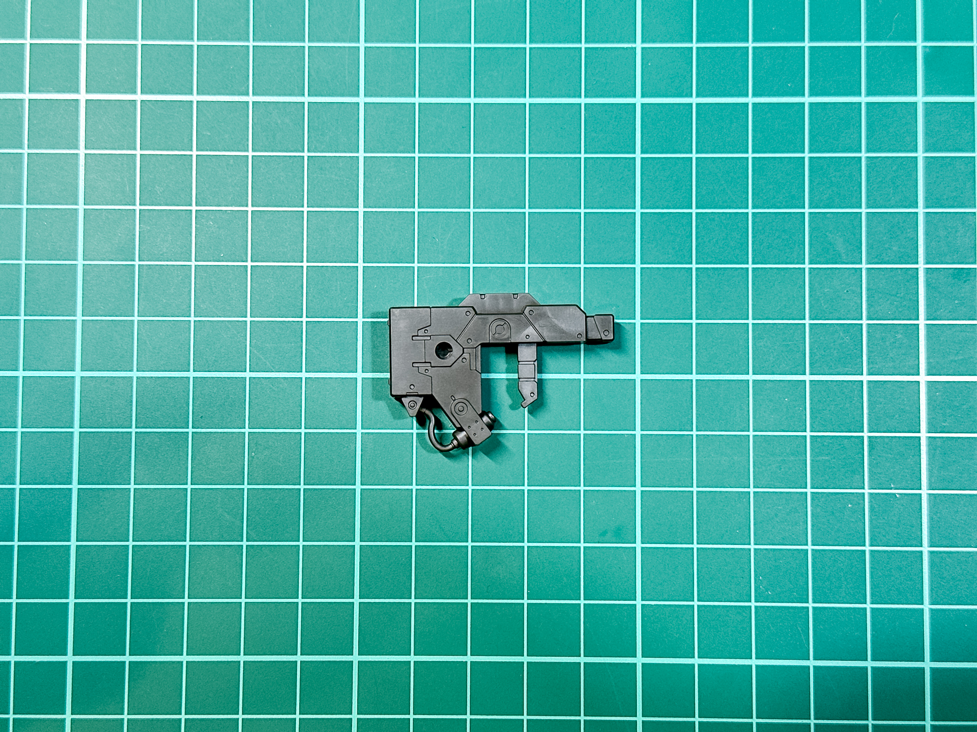 完成後のスタンライフルは角型の銃口であり、この銃口もジョイント孔として活用できます。