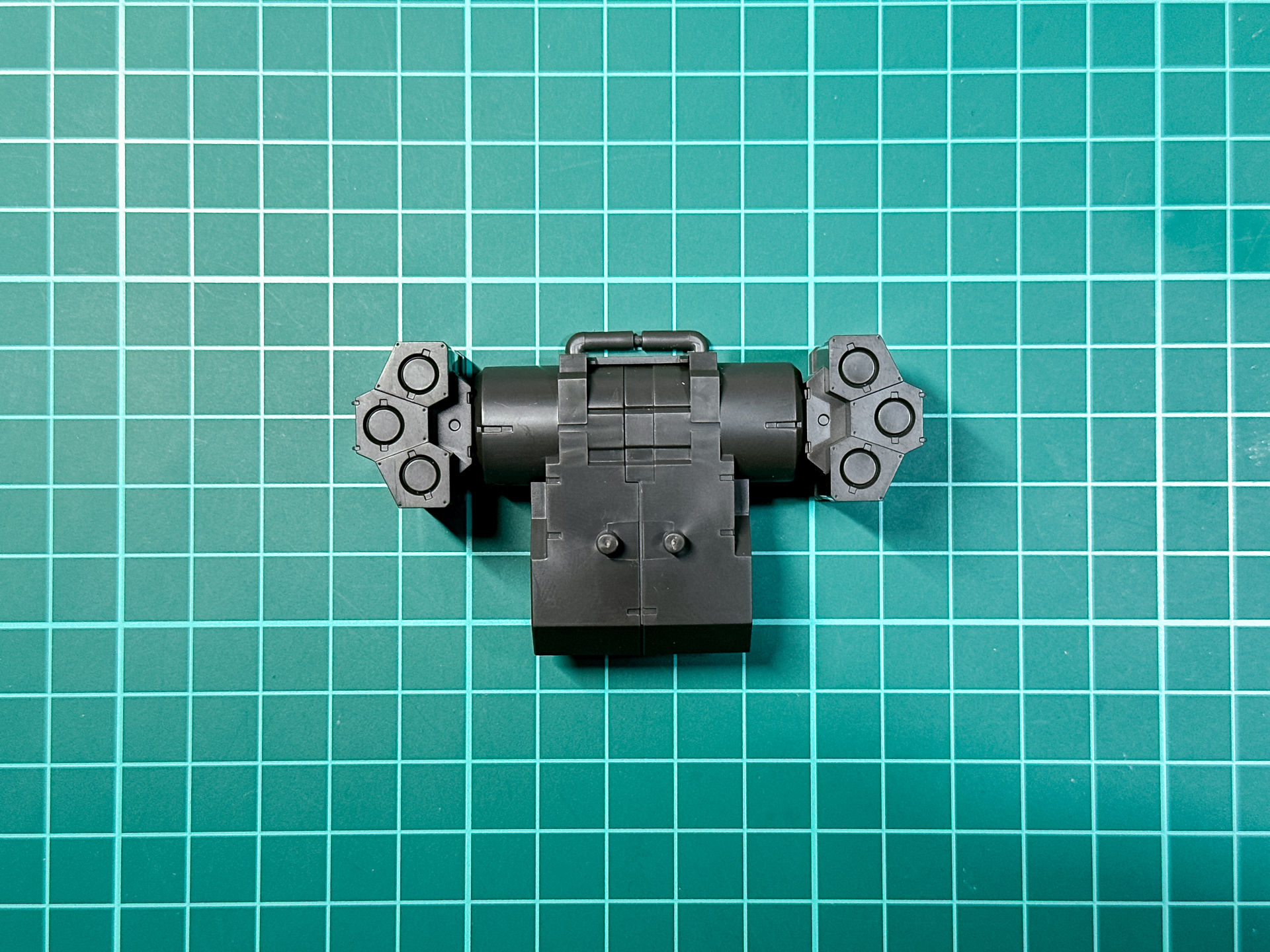 完成後のバックパックは迎撃用ミサイルの角度を変更できます。