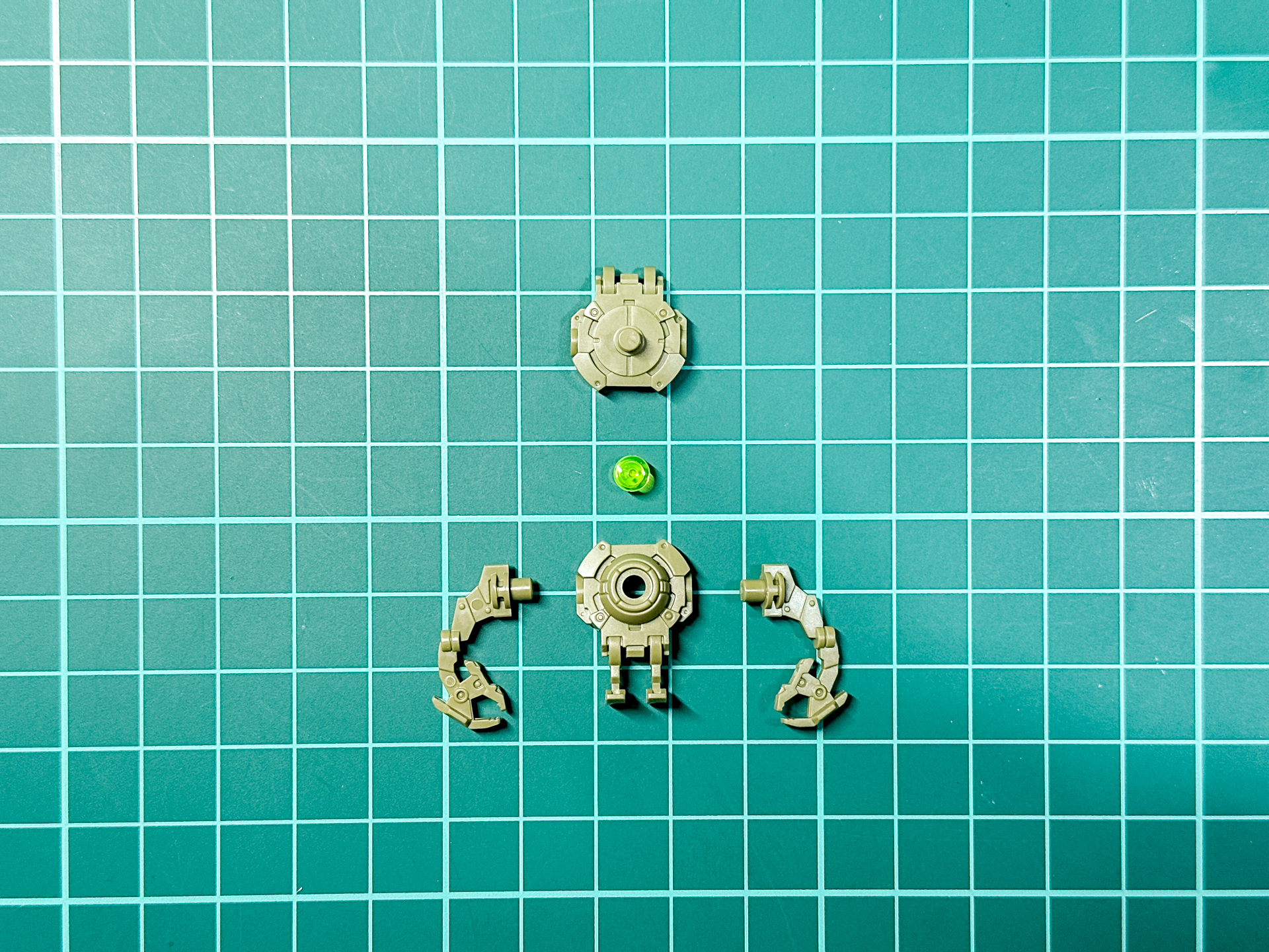 ロイロイのモノアイはラウンドノヴァIと共通パーツを使用しています。