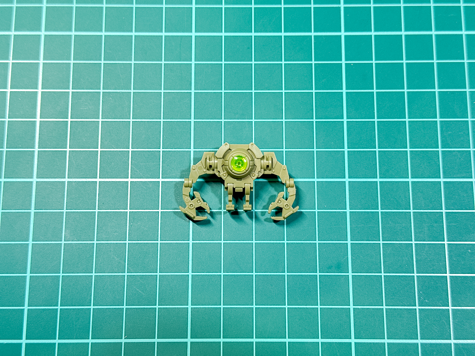 完成したロイロイは腕部を可動させることが可能です。