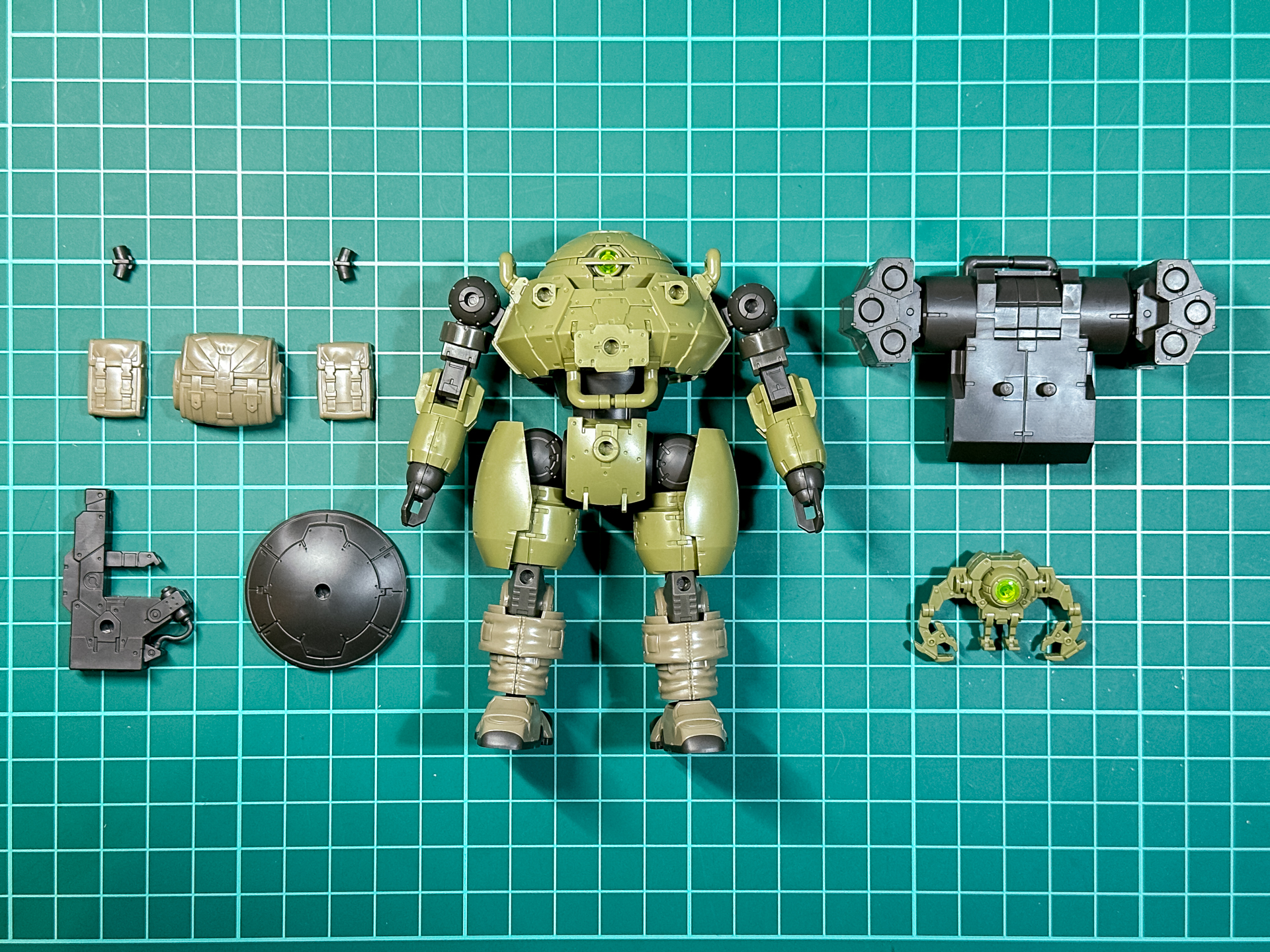 ラウンドノヴァI素体への各種武装の取り付けは軸接続を使用して取り付けます。