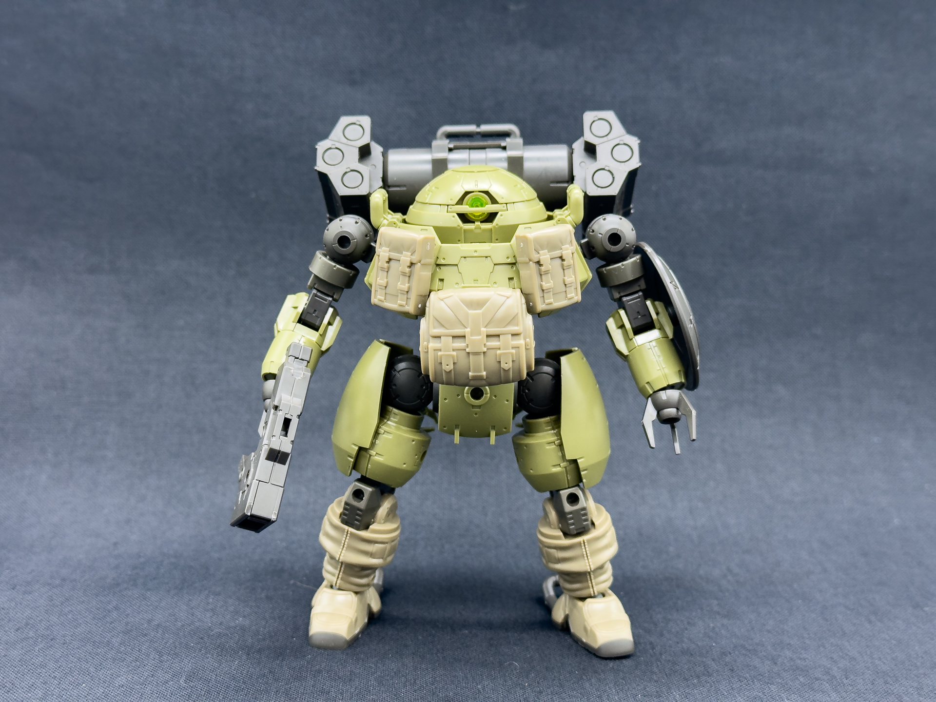 ラウンドノヴァIの正面。これまでのエグザマクスと比較すると足が短く感じます。