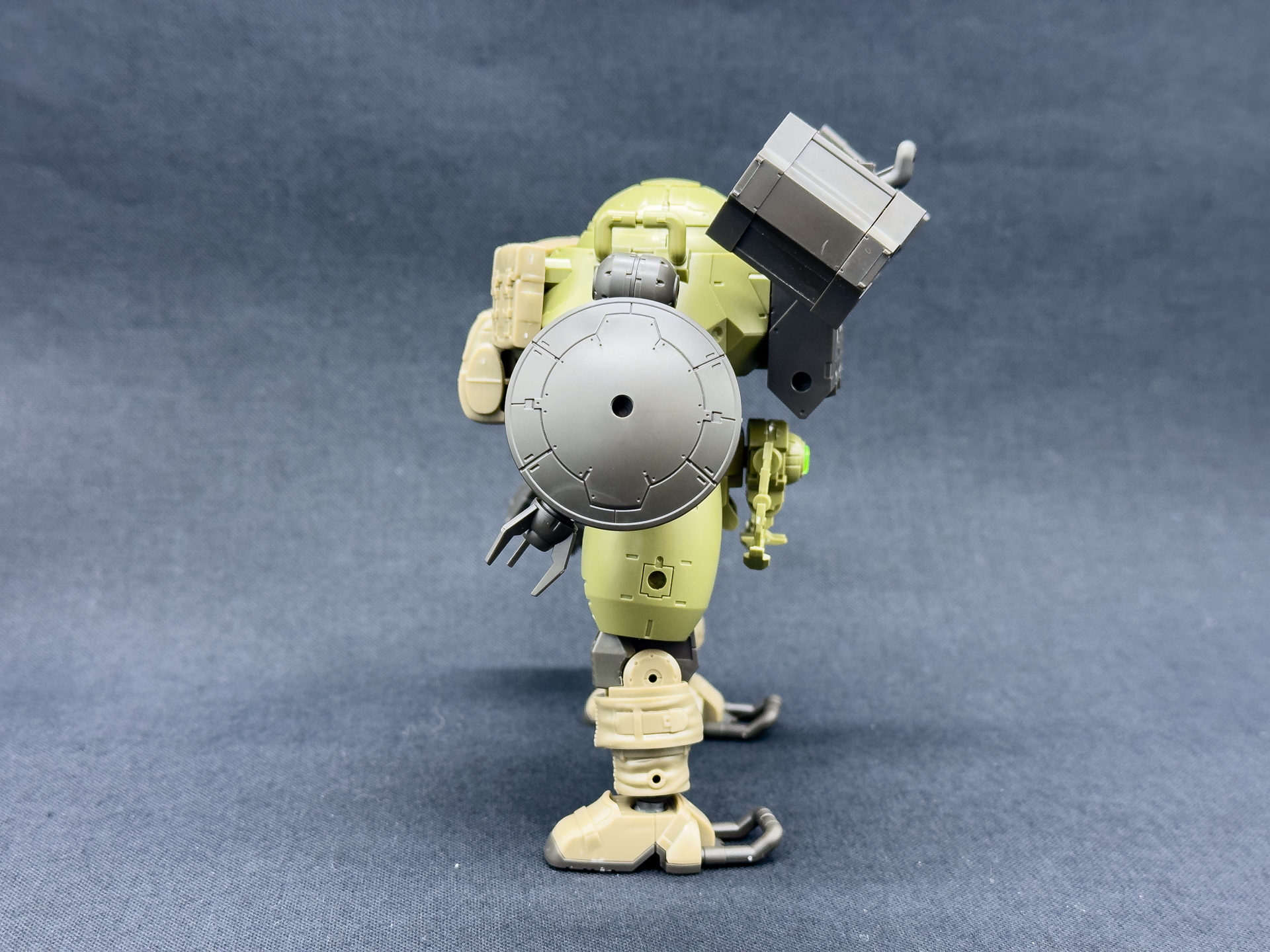 ラウンドノヴァIの左側面。シールドは丸型のものが付属しています。