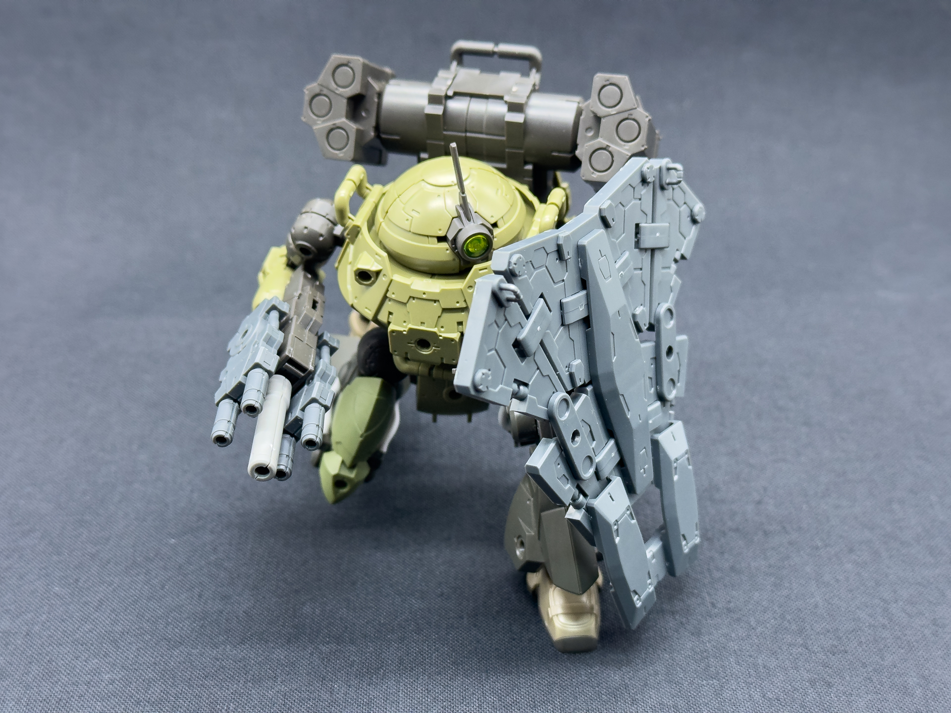 「30MM 1/144 オプションパーツセット19(マルチシールド)」は組み替え次第でオリジナル形状のシールドを制作可能です。