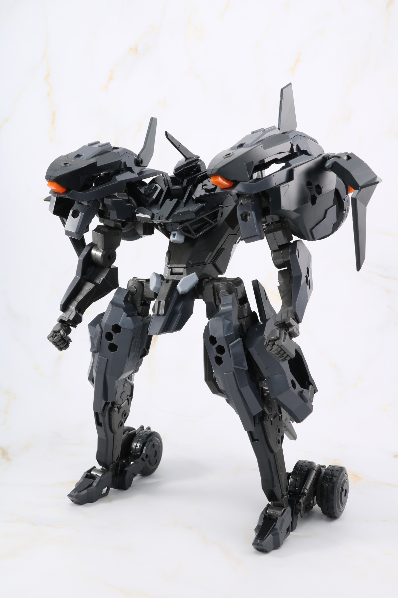 「ヴェローチェ」人型のヒューマノイドモード