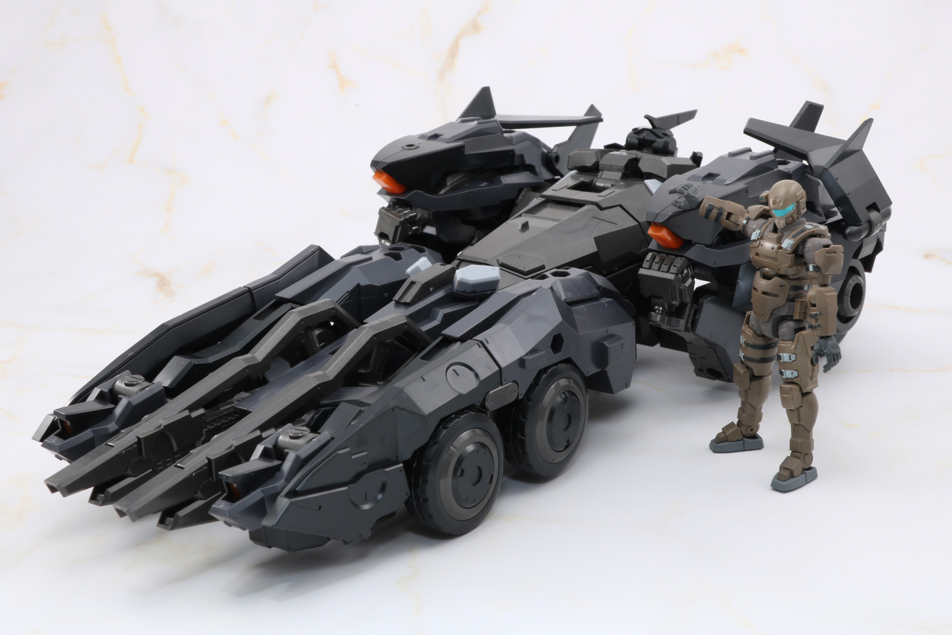 「ガバナー ウォーメイジ・ヘッツァー」と比較