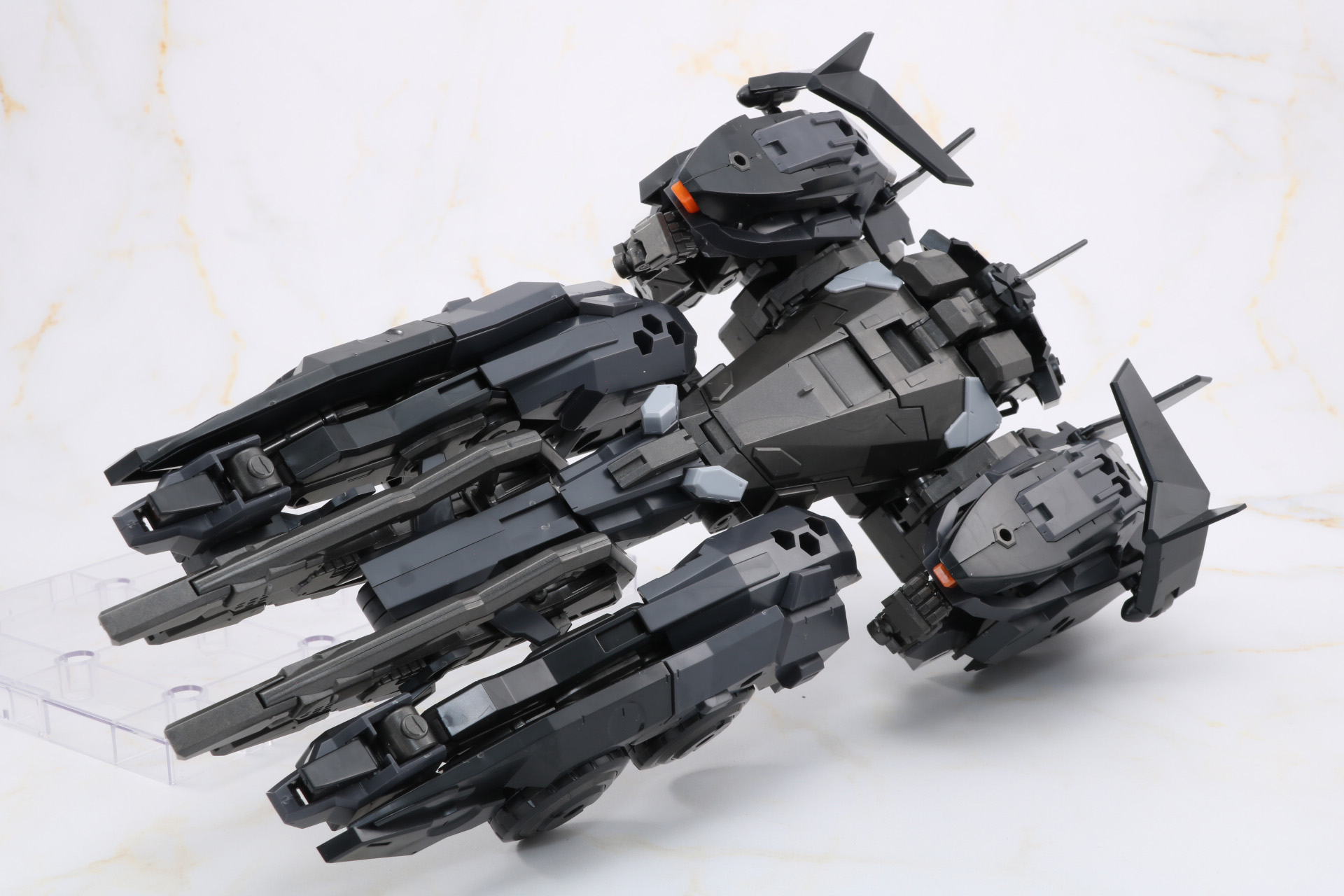 「フライングベース・ネオ」でアクロバティックな走行