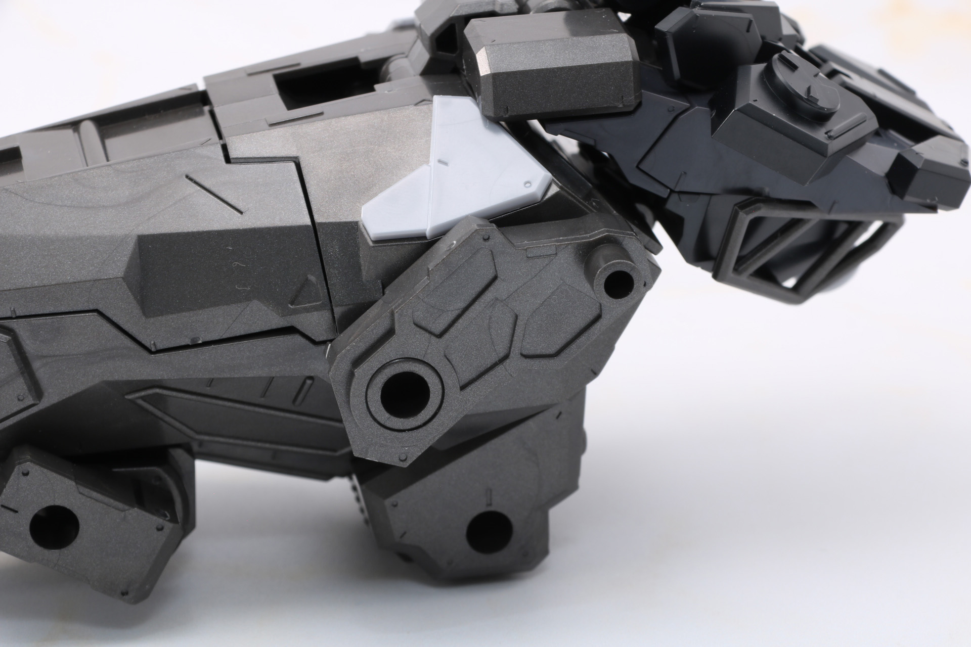 コックピットのサイドパーツの位置を変更