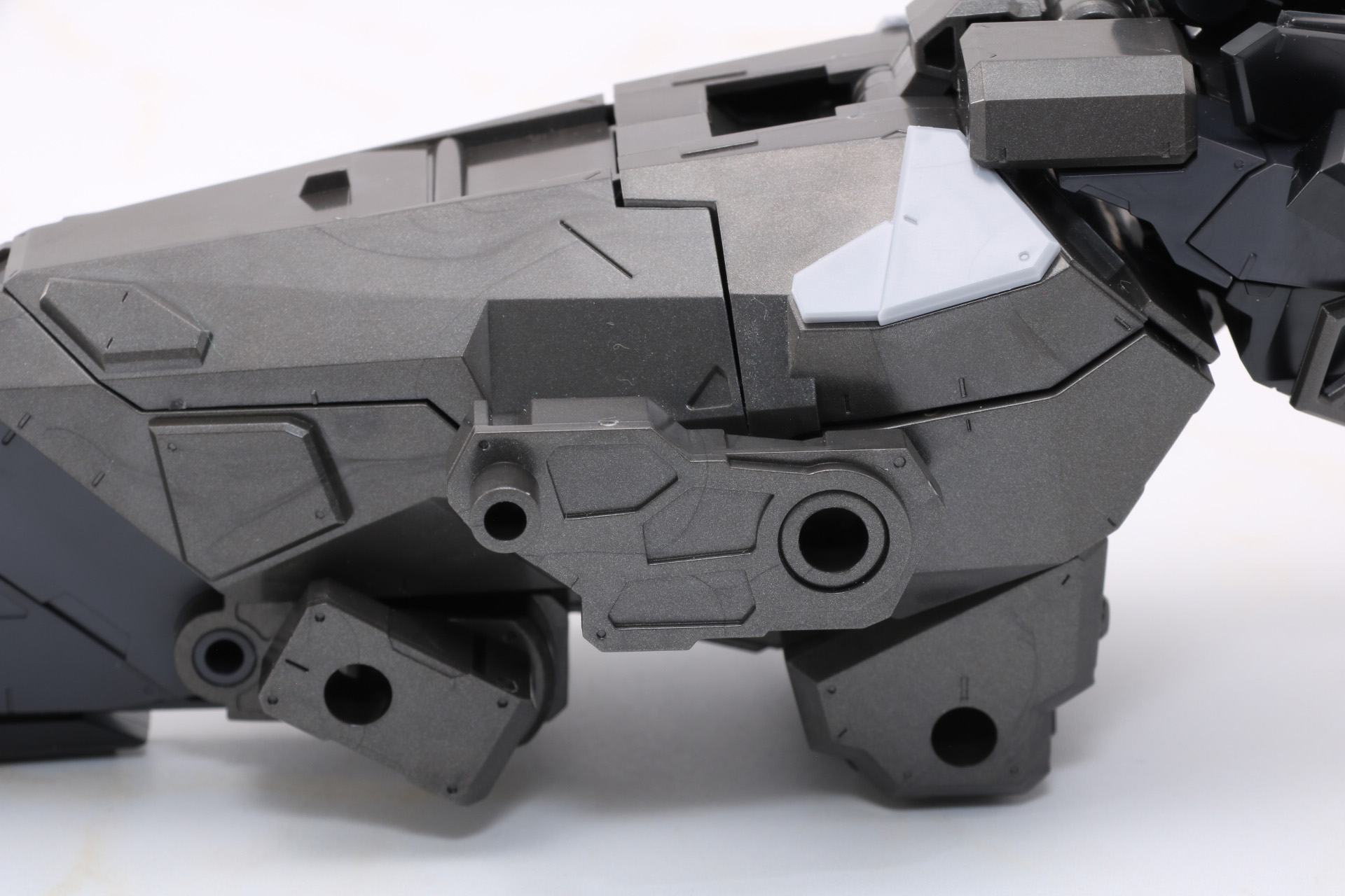 コックピットのサイドパーツの位置を変更