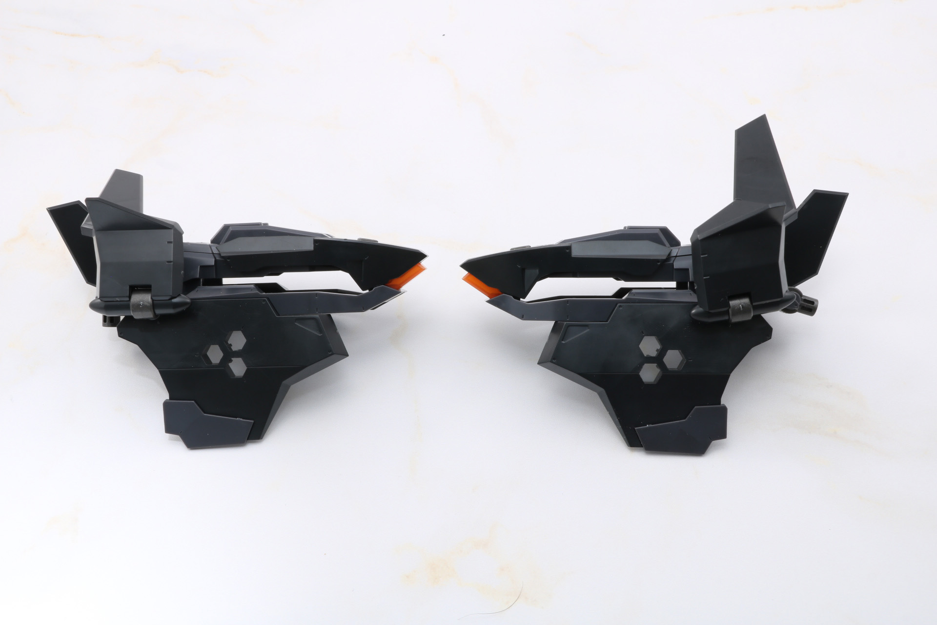 後輪パーツを変形。アームの位置を変更し後輪はスラスターに