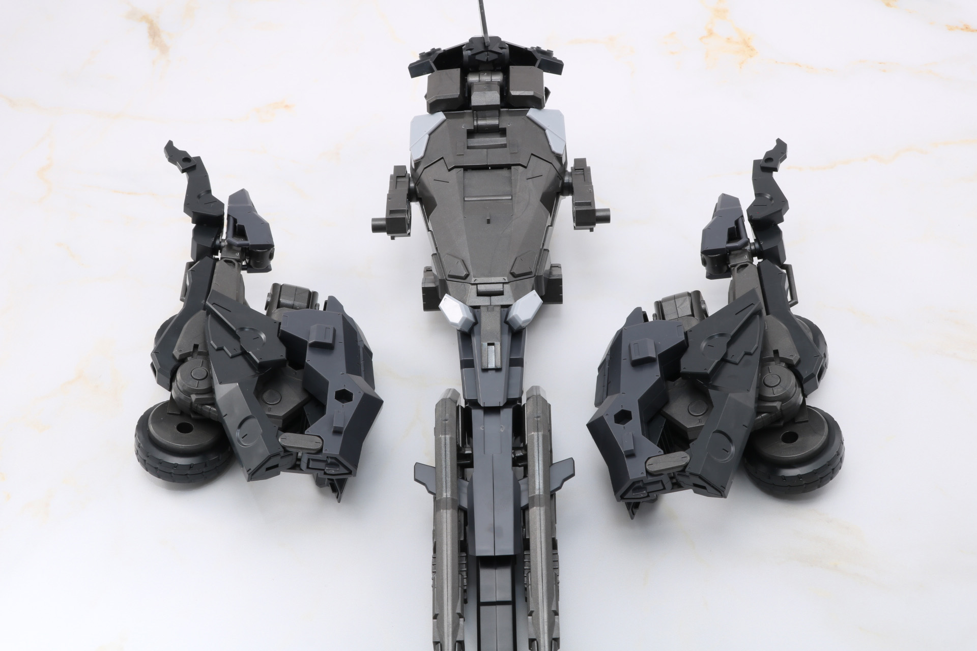 車輪パーツを本体に合体