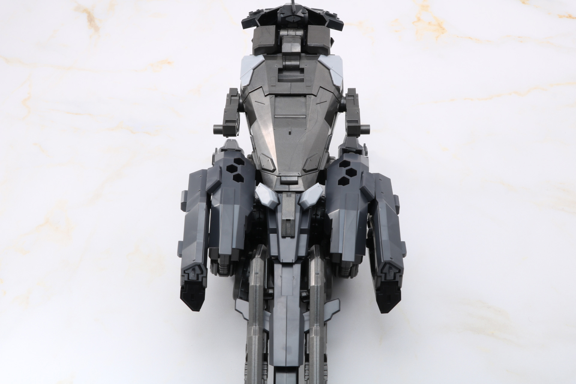 車輪パーツを本体に合体