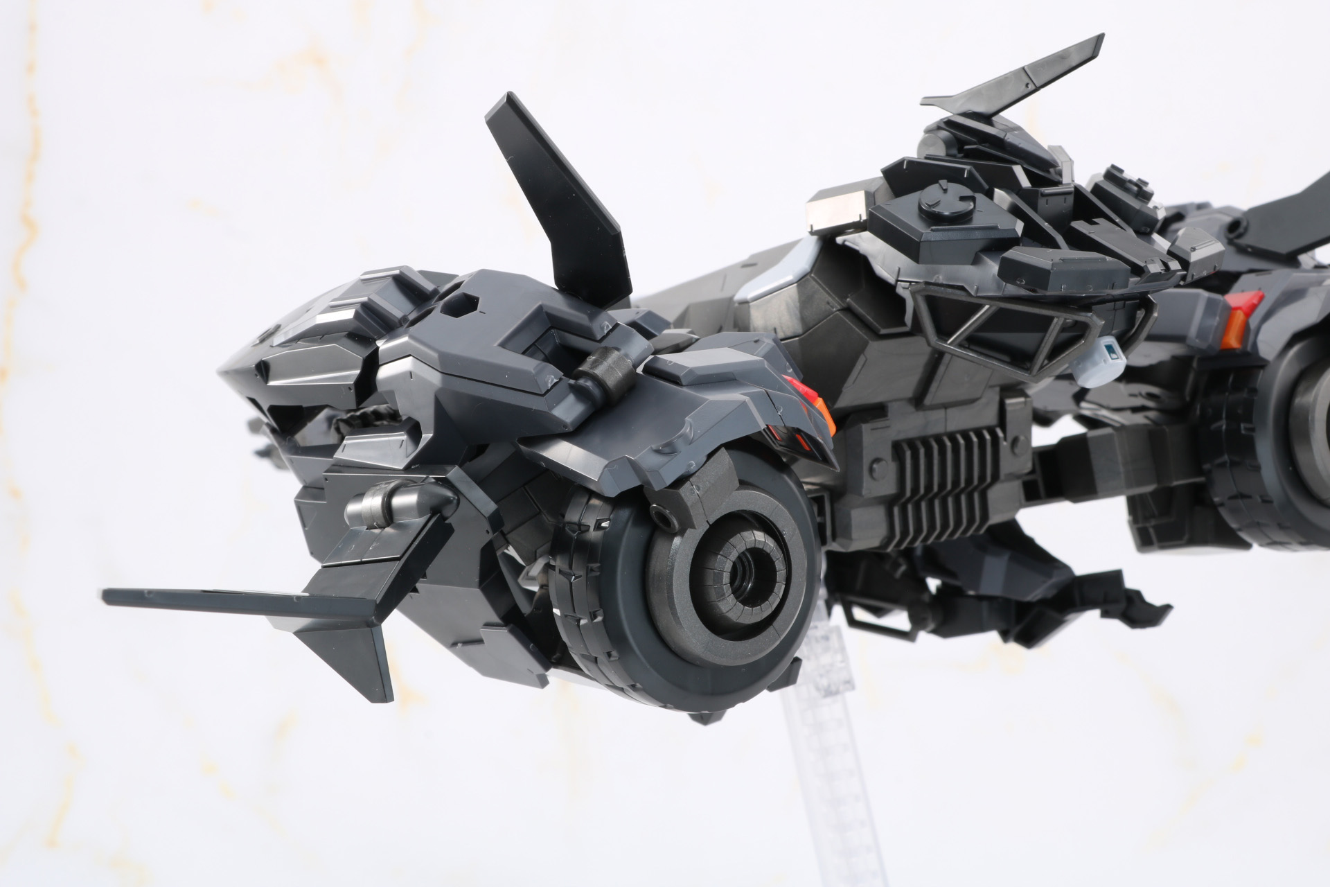 後ろには円形のスラスター