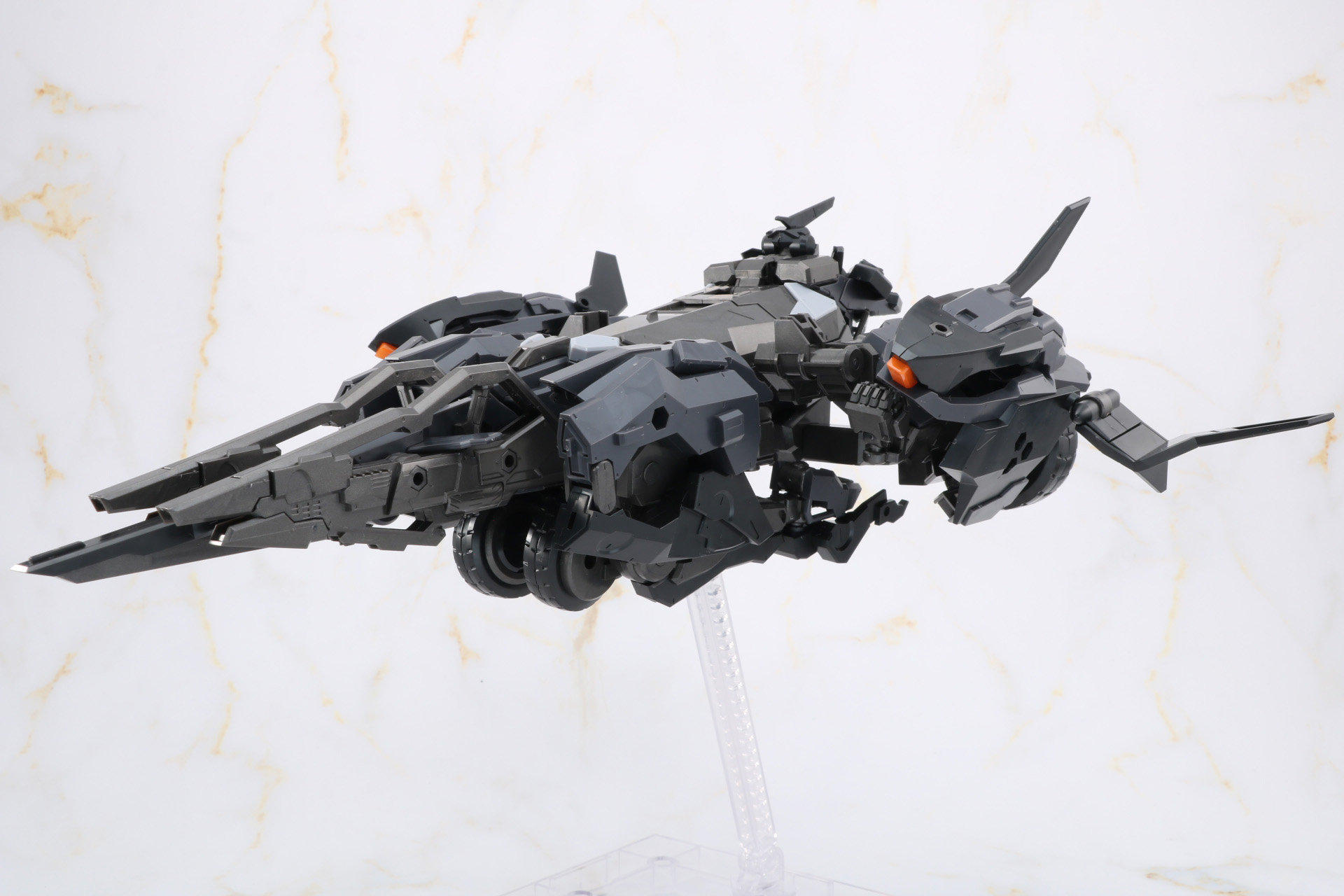 「フライングベース・ネオ」の角度調整で旋回シーンを表現できる