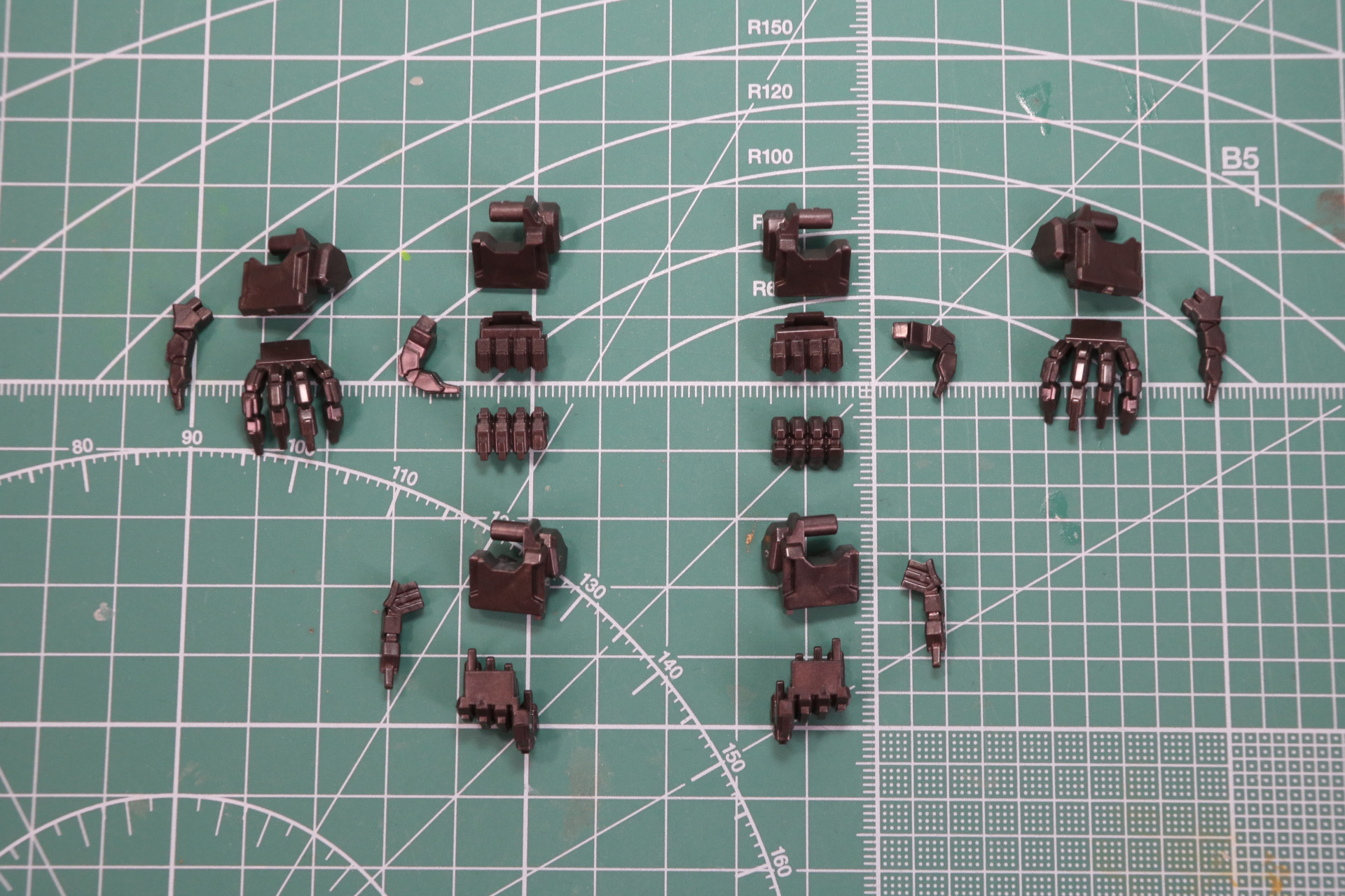 ハンドパーツの組み立て