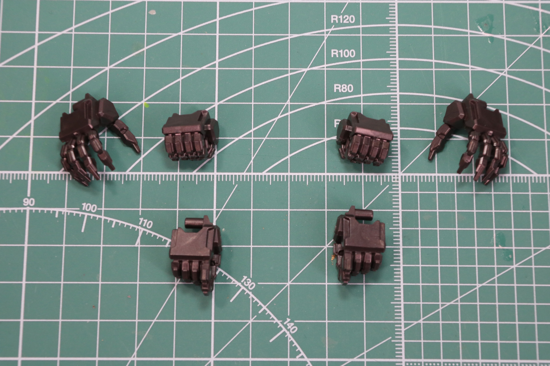 ハンドパーツの組み立て