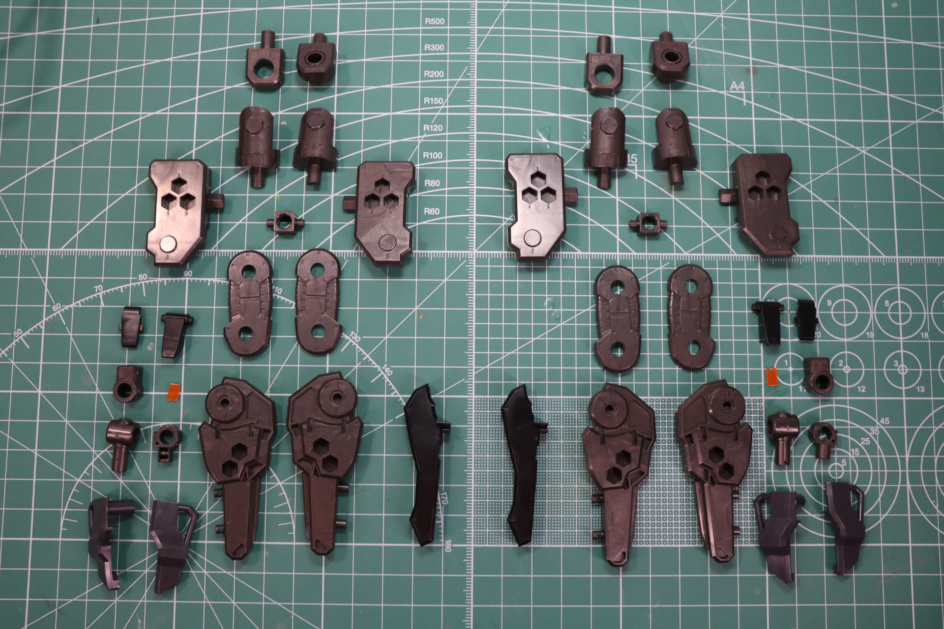 脚部フレームの組み立て