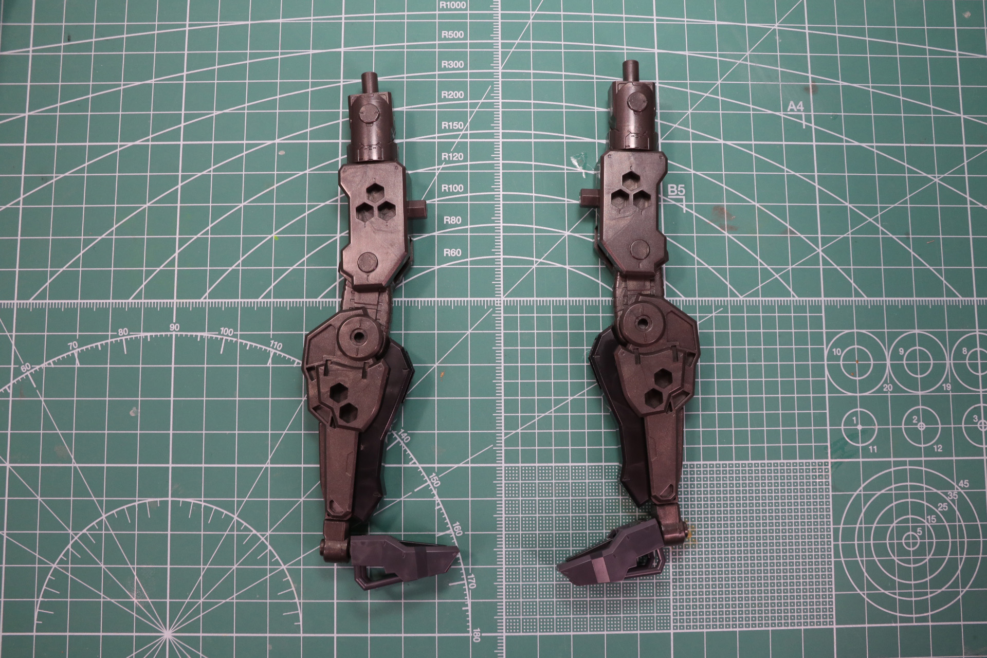 脚部フレームの組み立て