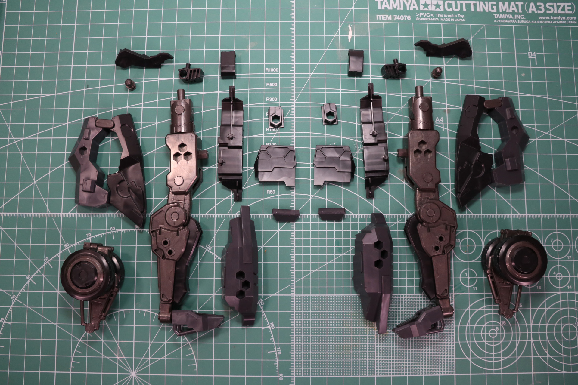 脚部フレーム、フェンダー、前輪を合わせて脚部が完成