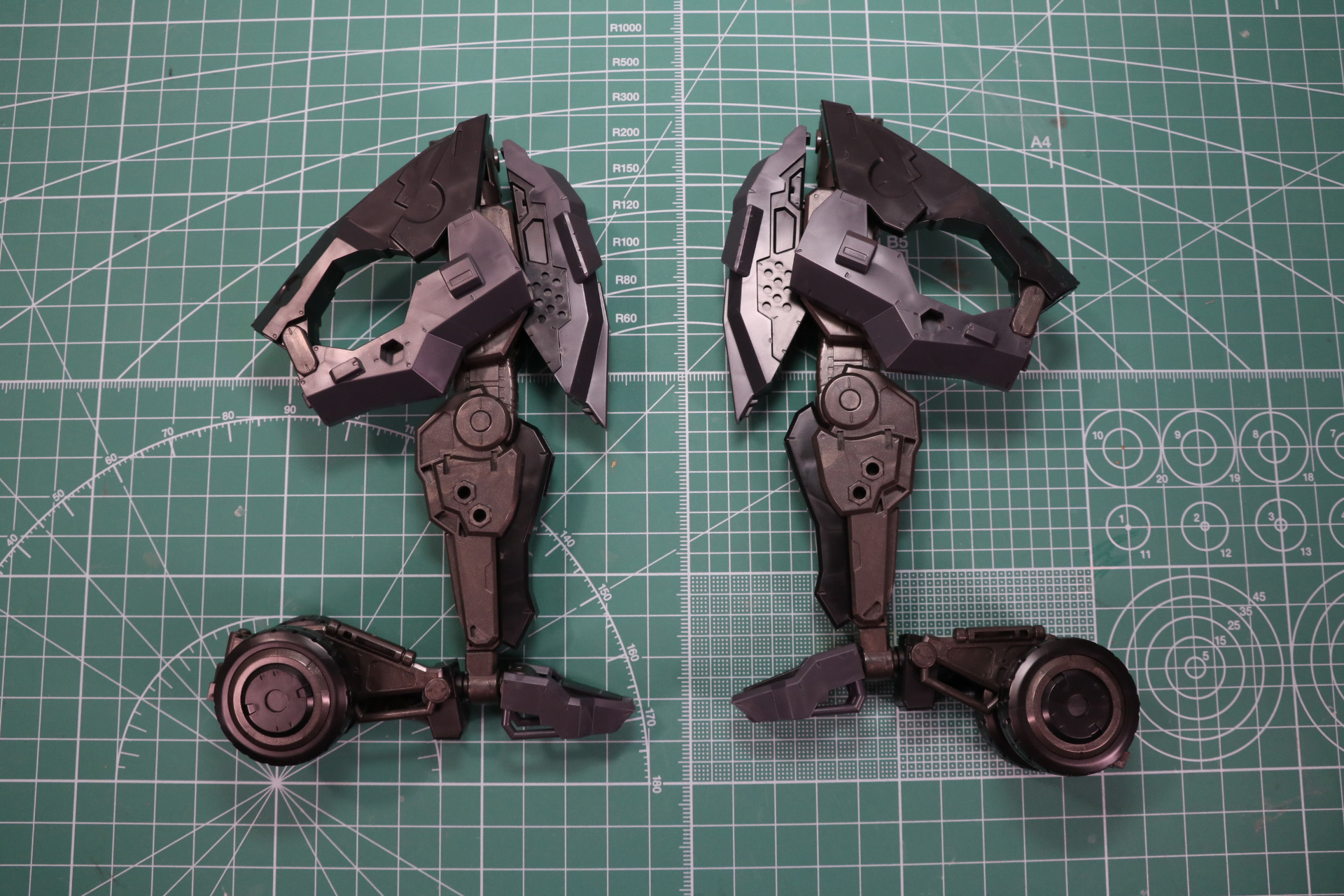 脚部フレーム、フェンダー、前輪を合わせて脚部が完成