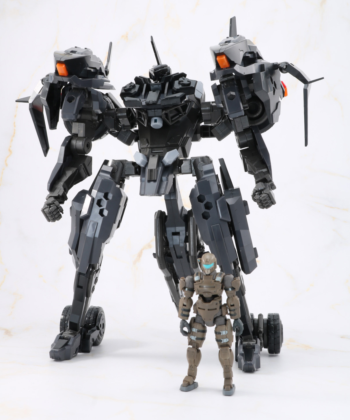 別売りの「ガバナー ウォーメイジ・ヘッツァー」と比較