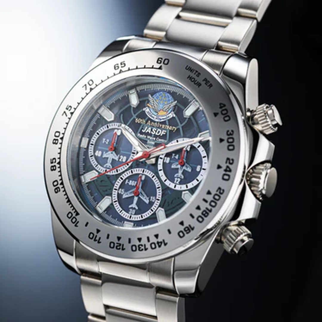 「ブルーインパルス創設60周年記念 電波ソーラークロノグラフ」49,500円