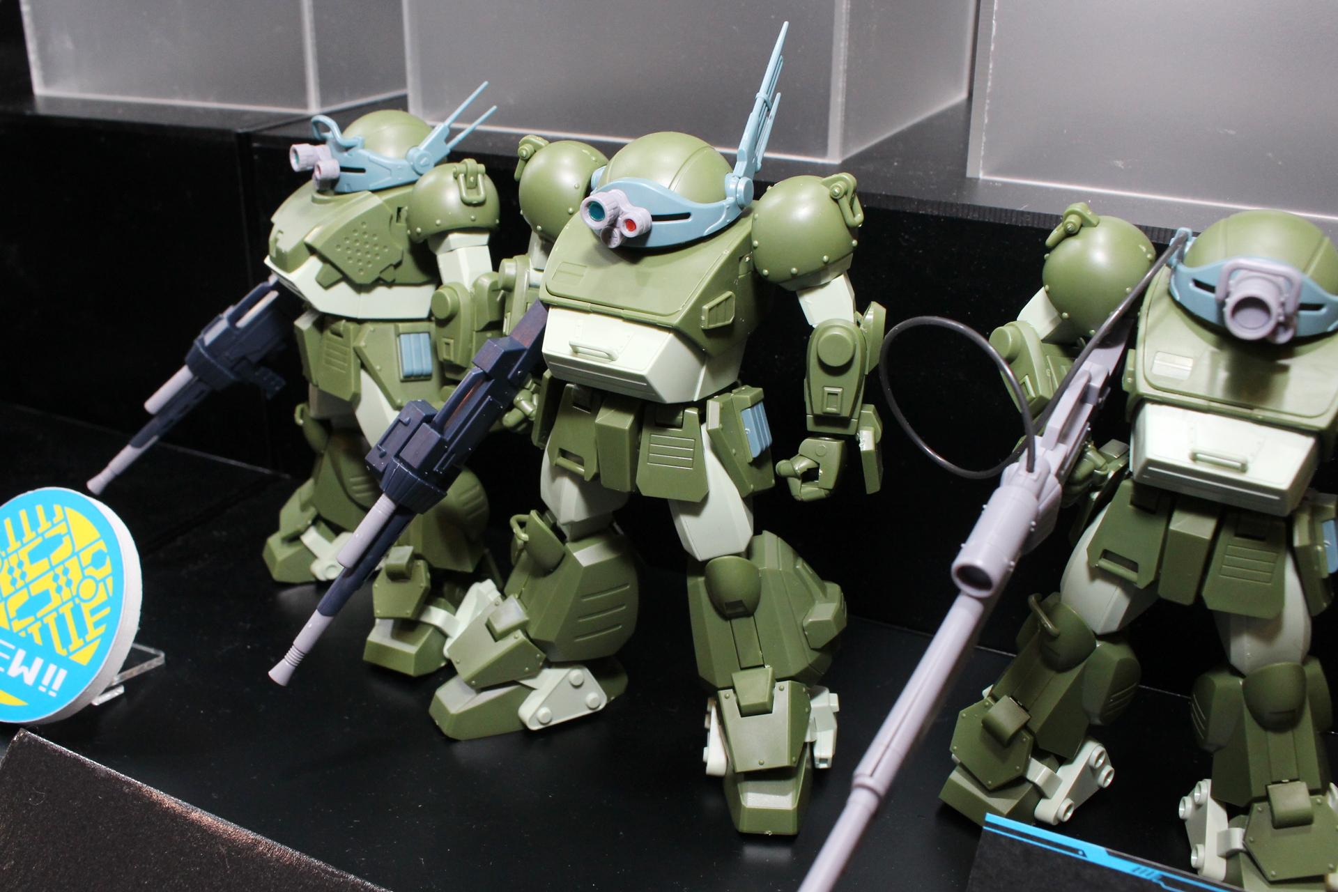 フォークト機はターボカスタムで、頭部に大型のアンテナを装備