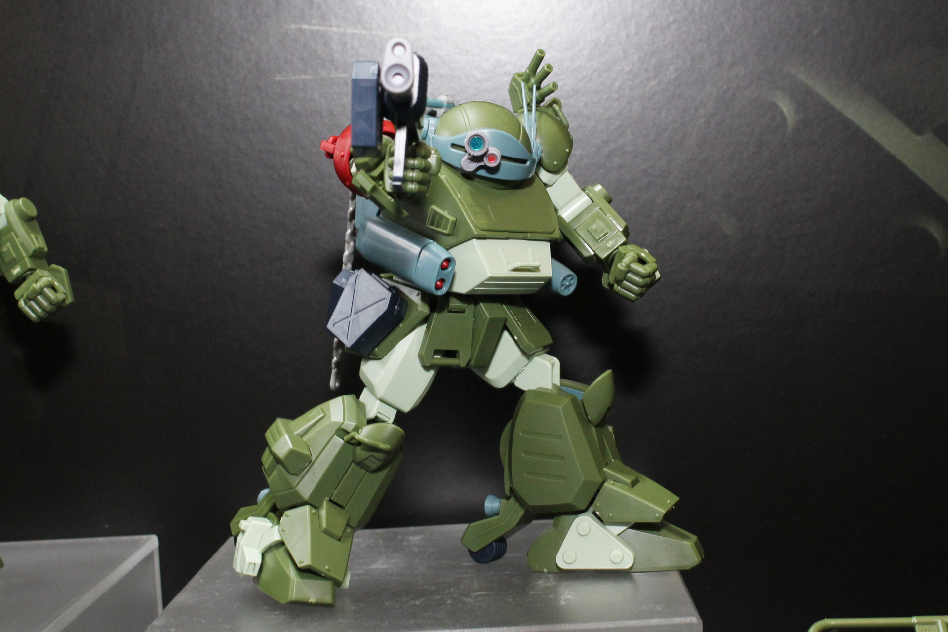 脇腹に備えた2連ミサイルランチャーも野望のルーツ登場機の形状に