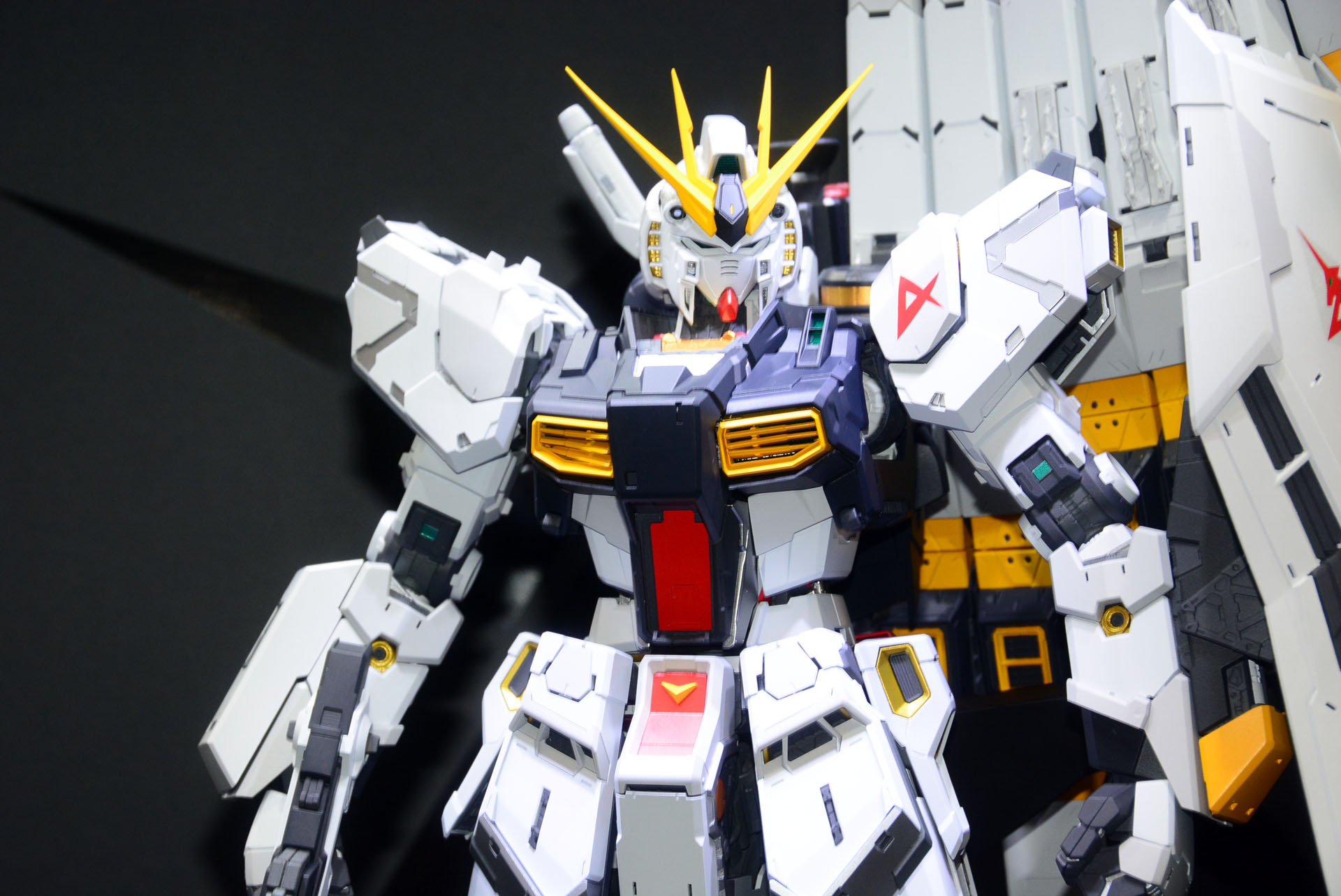 試作品は、塗装は行われているが、「未塗装の組み立て後をイメージした彩色」だという。塗装ぜずにもここまで色分けされるのだ