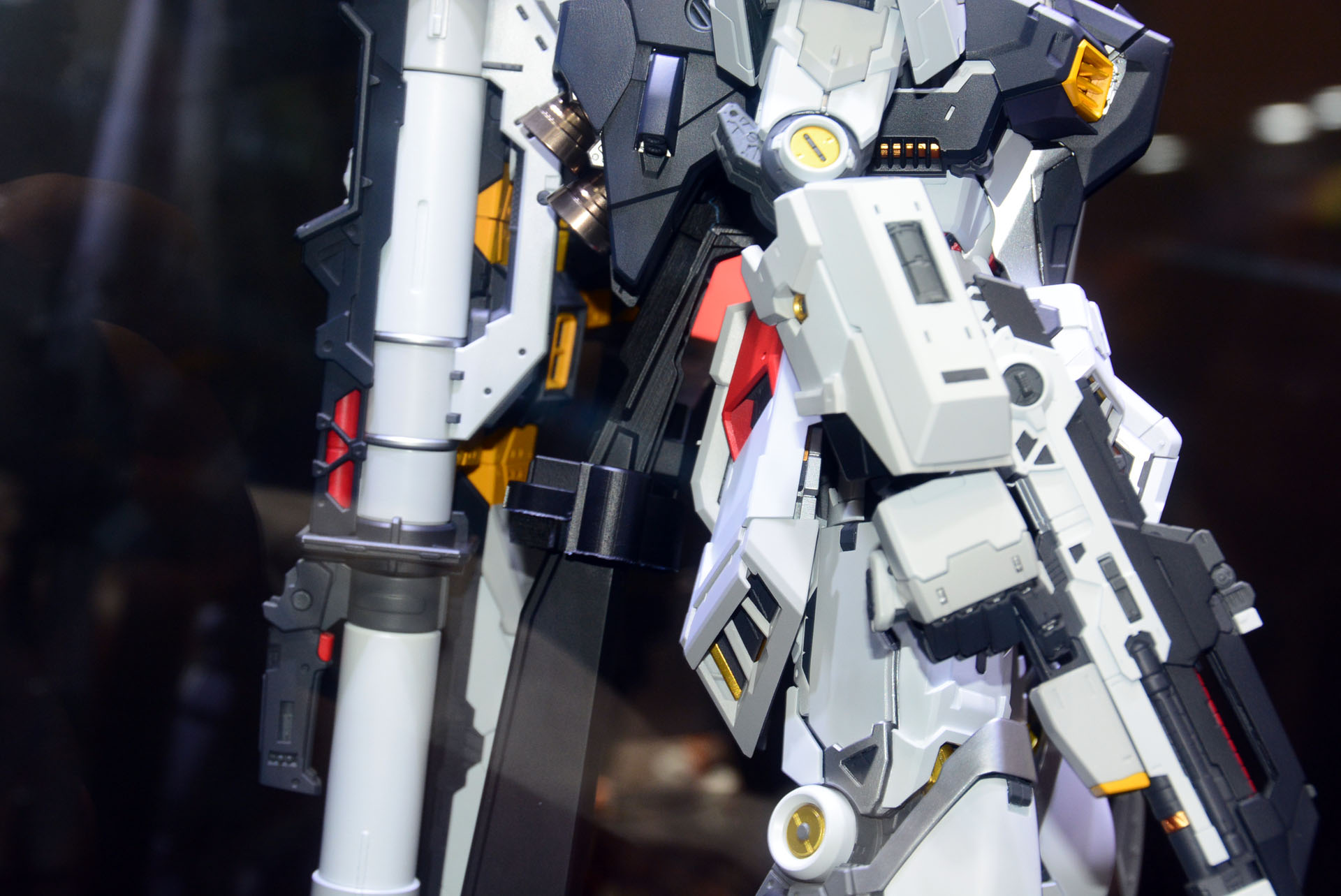 バーニア、金や黄色の差し色など、これだけの色分けを組み立てだけでできるとしたら、驚きだ