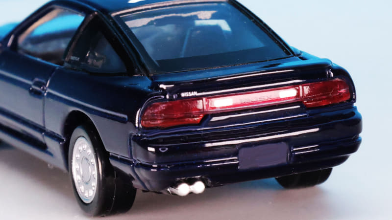 リアエンドには“NISSAN”／“180SX”のロゴをプリントで表現しています