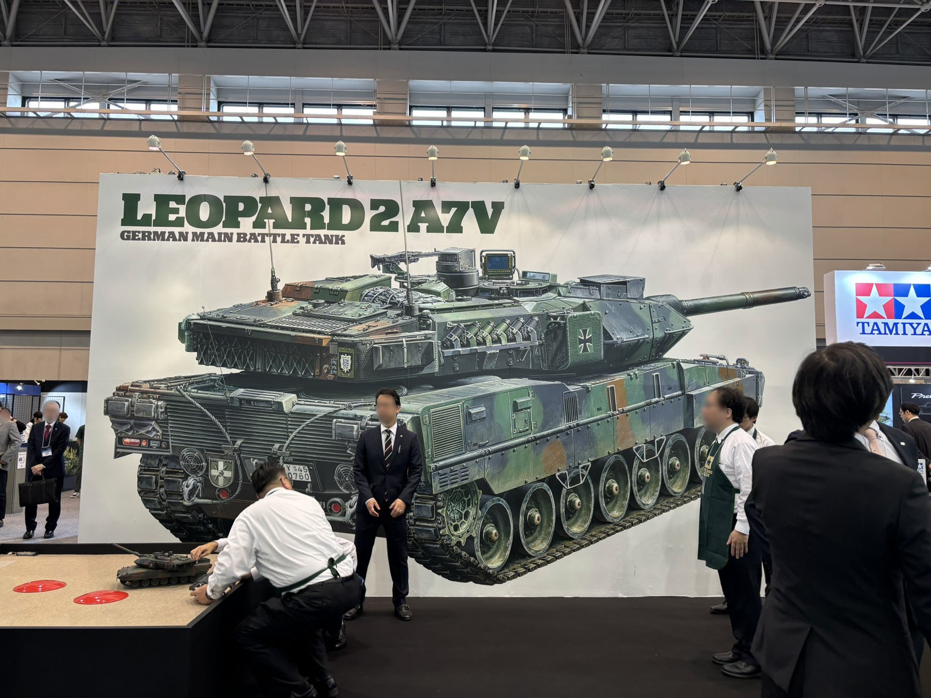 会場では大きな看板でその存在をアピール