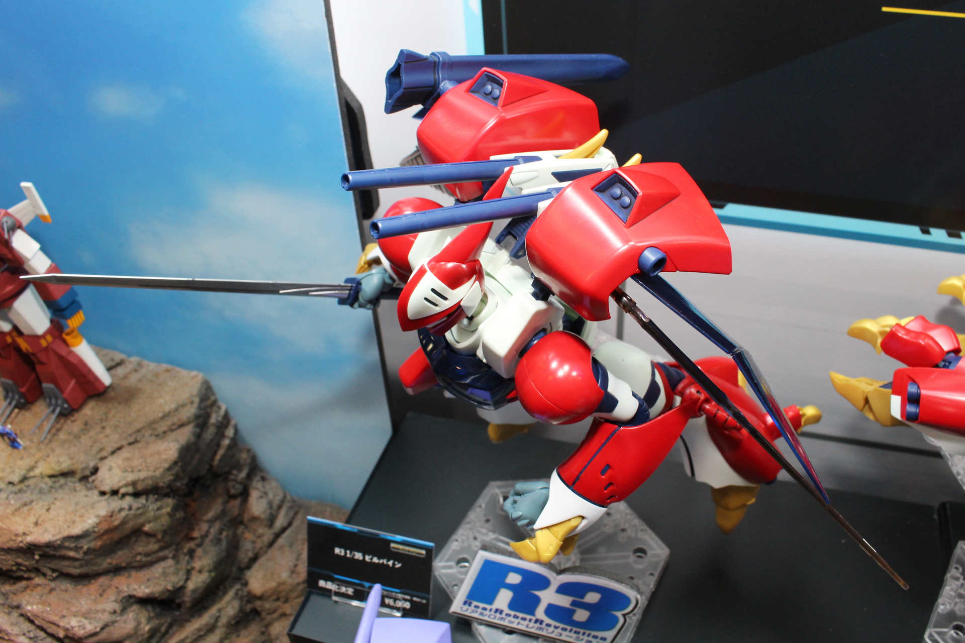 背中のオーラコンバーターとオーラ・キャノン。成形色による色分はどのようになるのだろうか