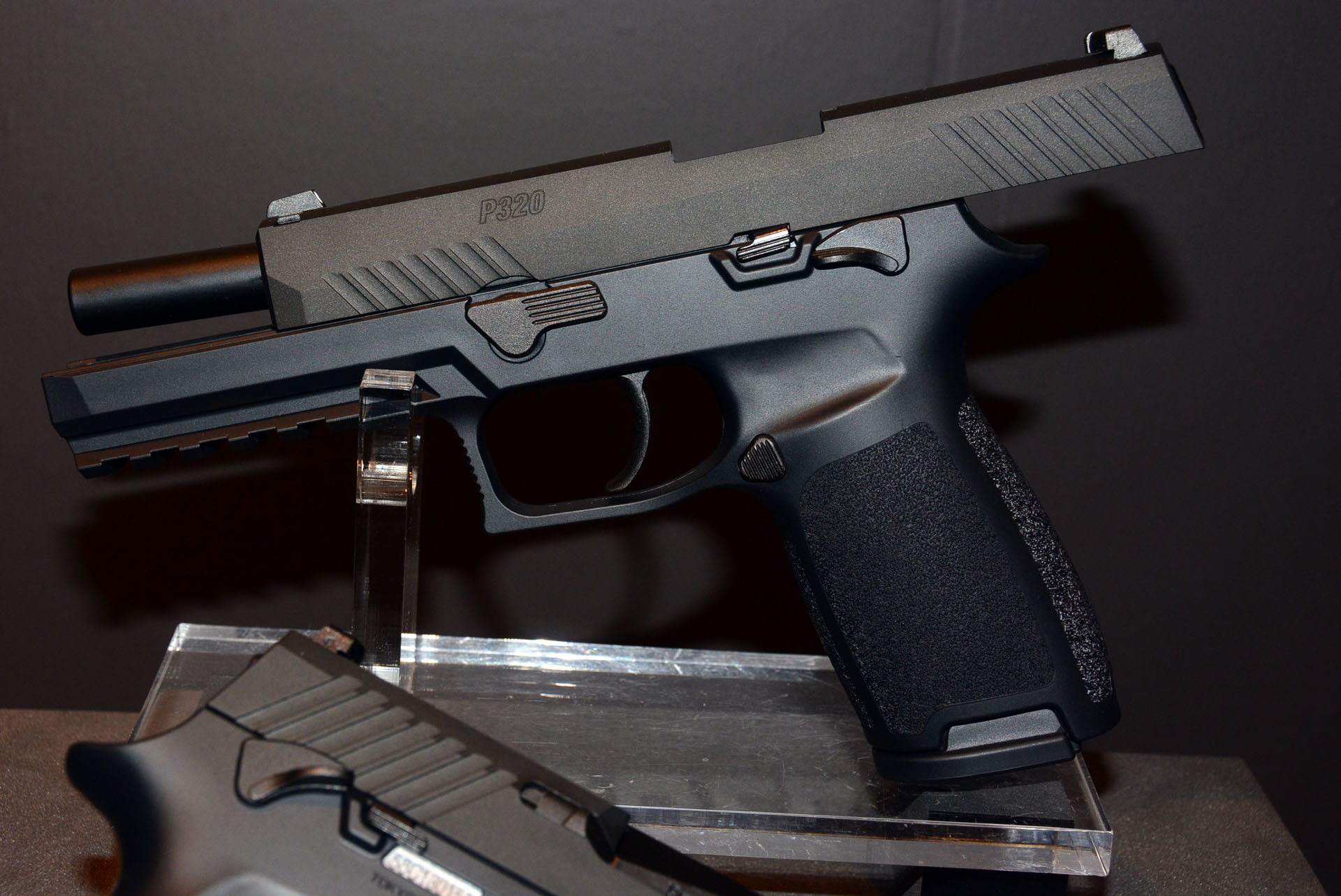 モデルガン的なアプローチの楽しさを持ったガスブローバック「P320 FULL SIZE」