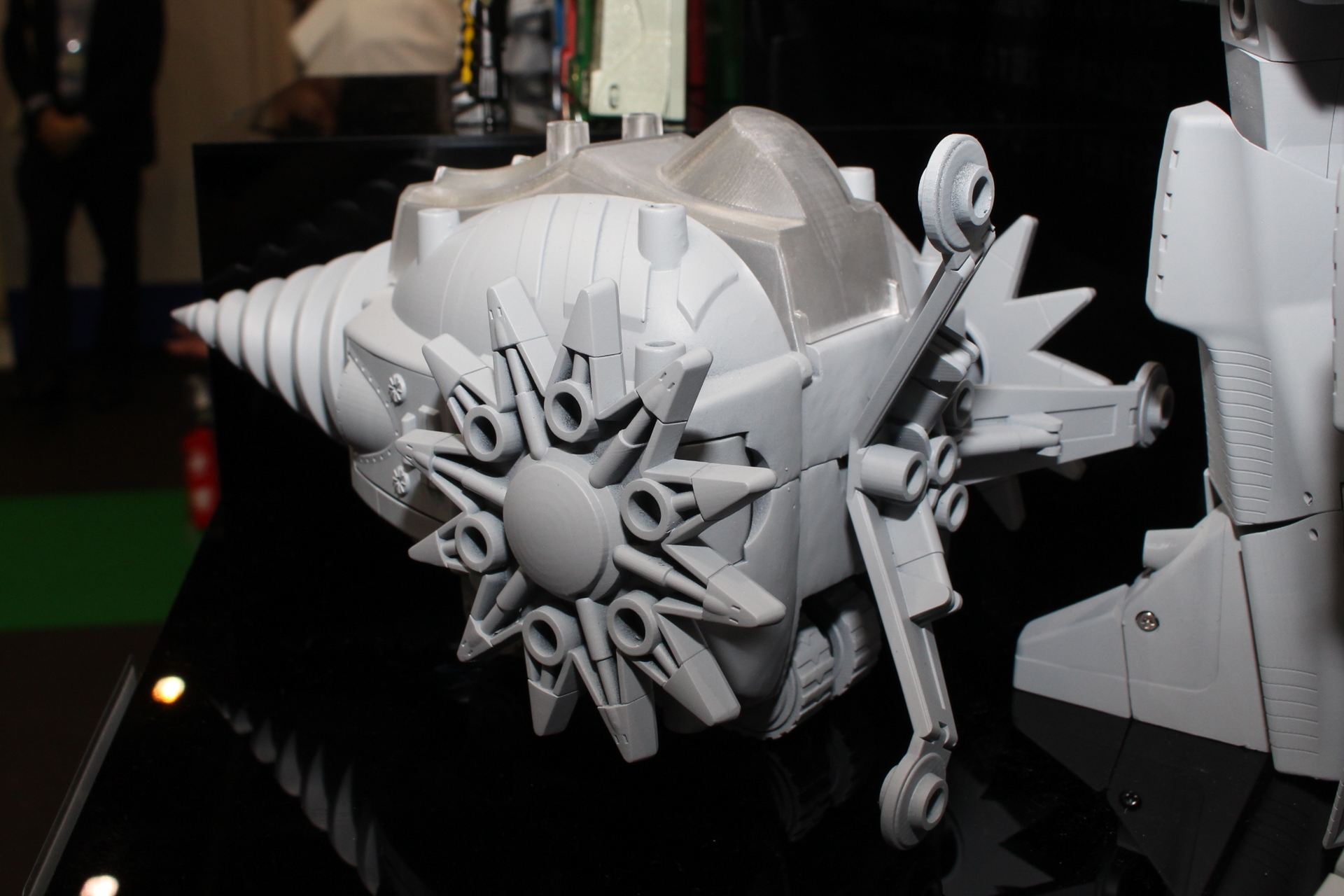 ドリル戦車は、オリジナルではロボットマンのボディに別売りのオプションアイテムを取り付けることで再現できた。この「LEGACYSOUL」ではどうなるのだろうか