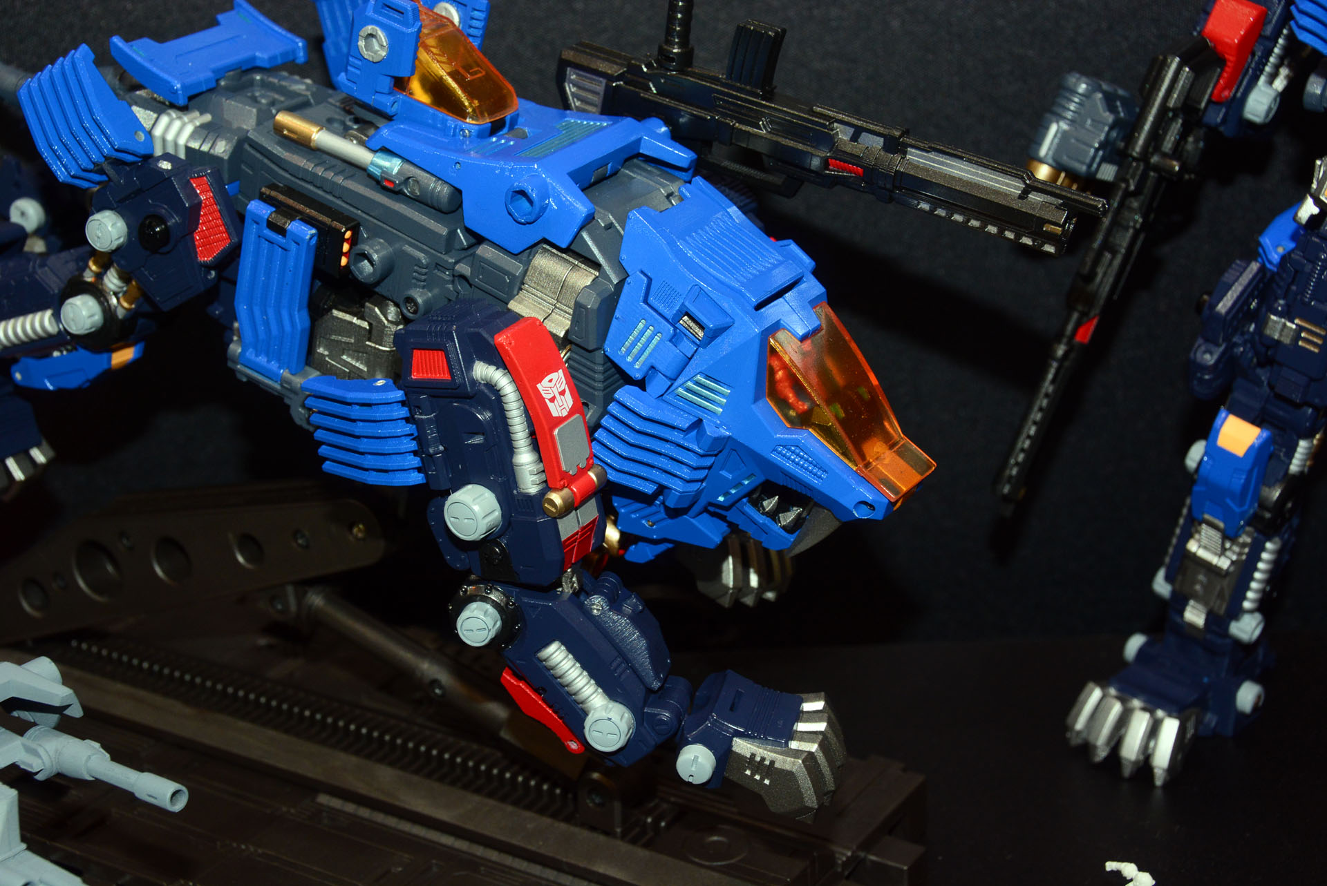 シールドライガーそのままの姿。コクピットがダイアクロン隊員に合わせ拡張されている