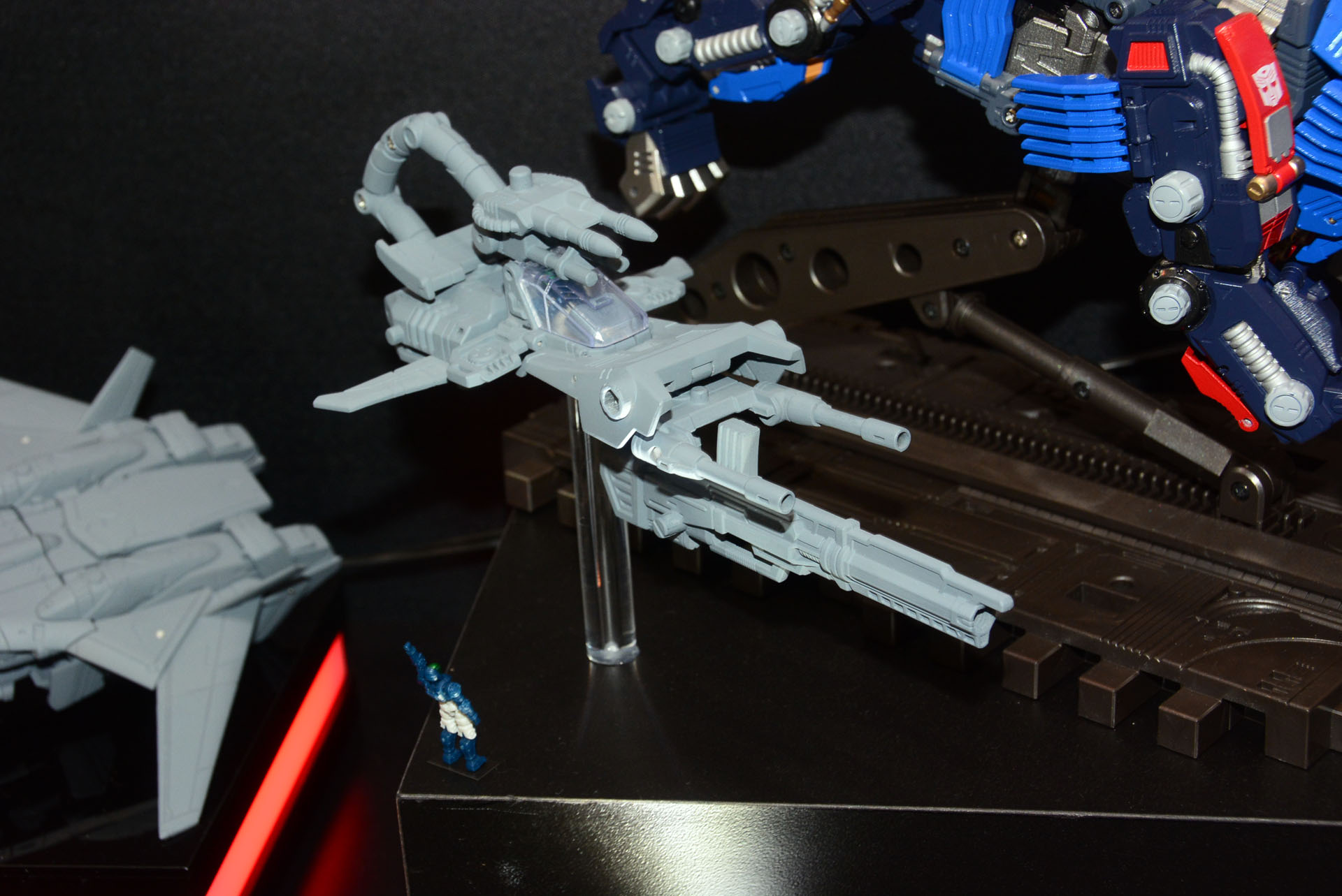 武器は合体し、コクピットをつけることで飛行メカになる