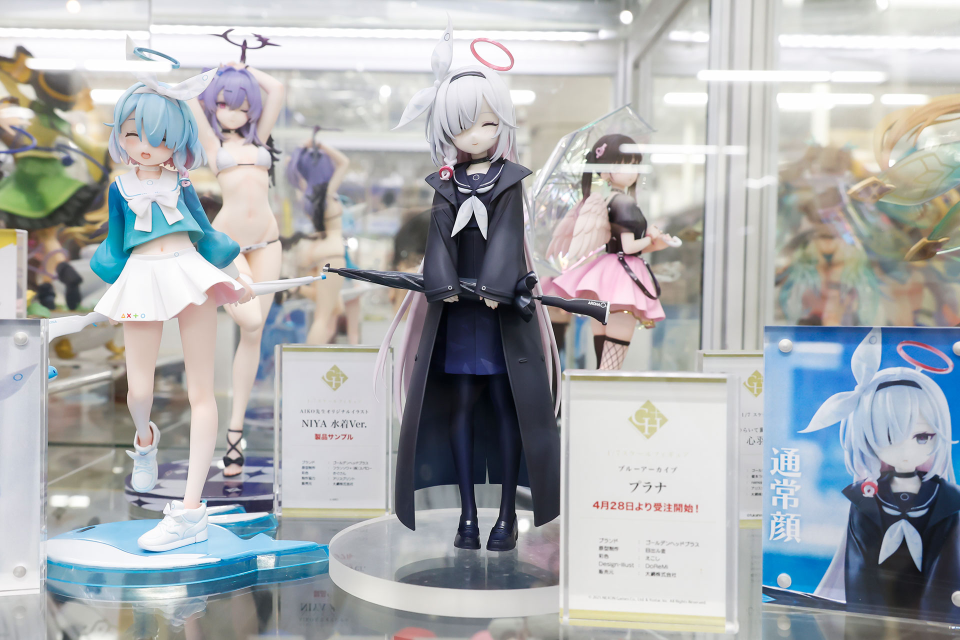 フィギュアの素材はPVCとABSで、台座部分を含む全高は約230mmだ