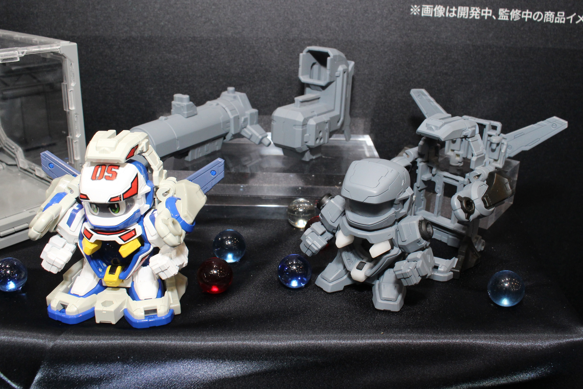 右の無塗装の試作と比較すると、それぞれがどう色分けされているかが分かる