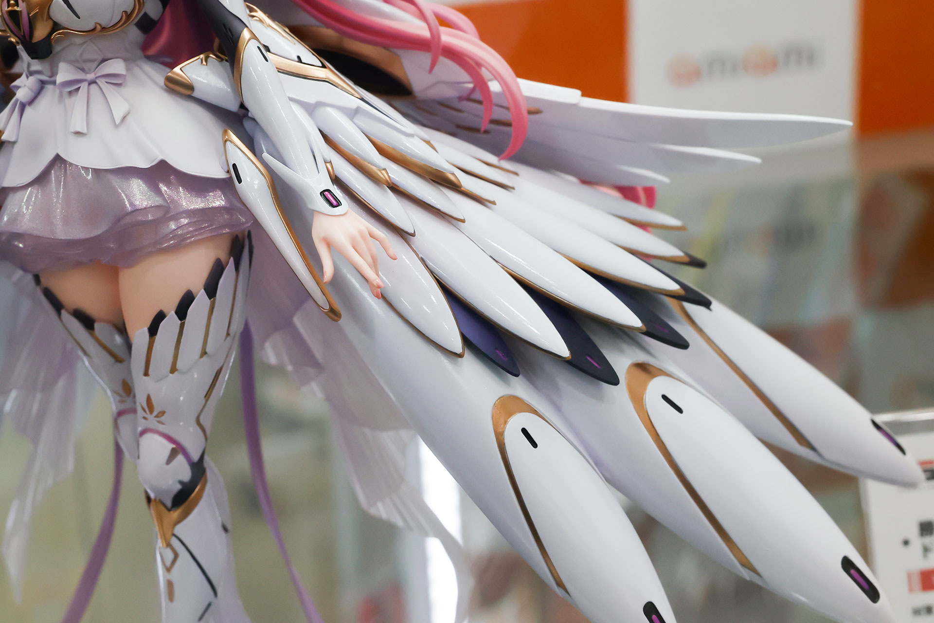 羽根のようなものがたくさん生えているところも面白い